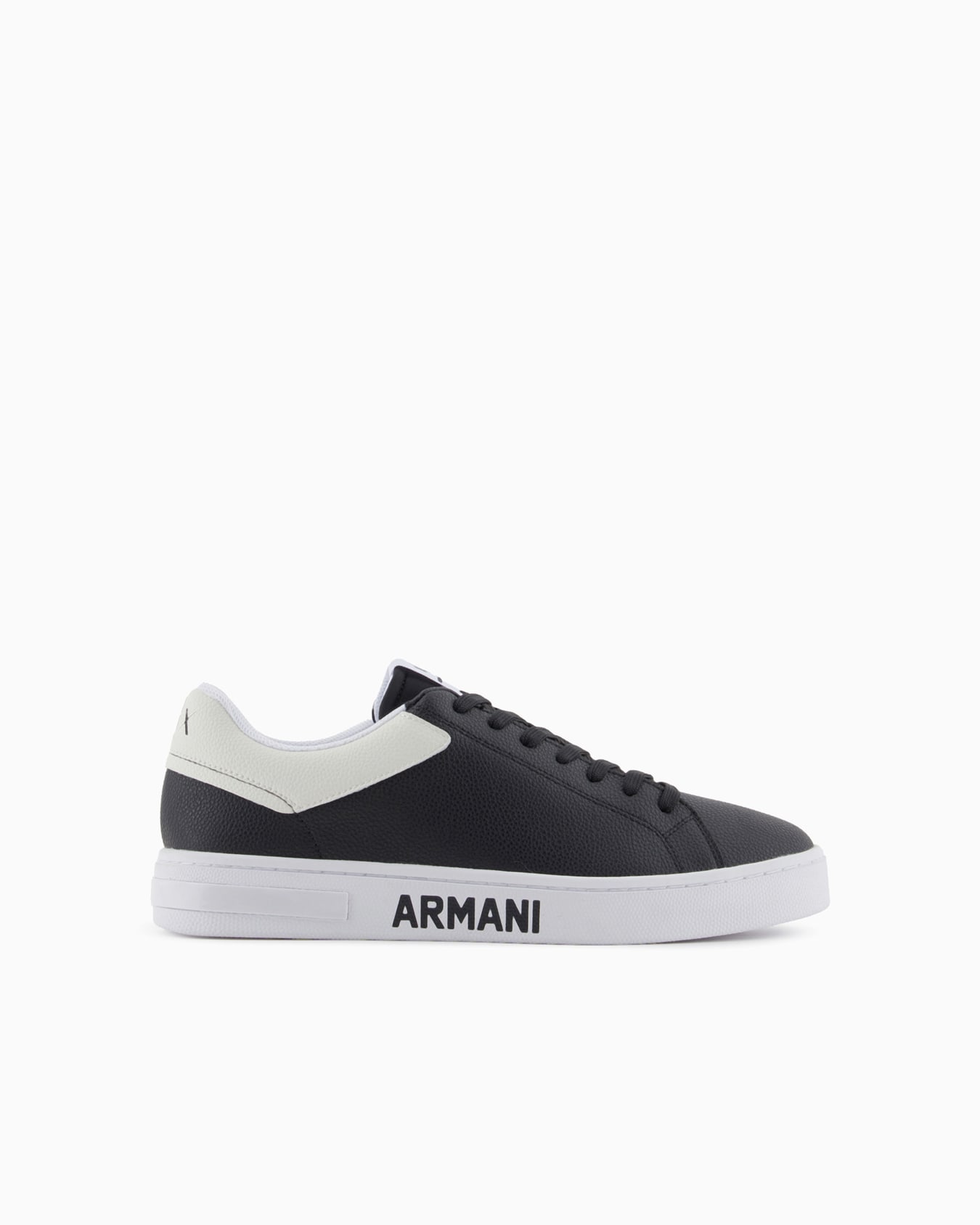 Zapatillas de piel con logo en la suela. Diapositiva 0