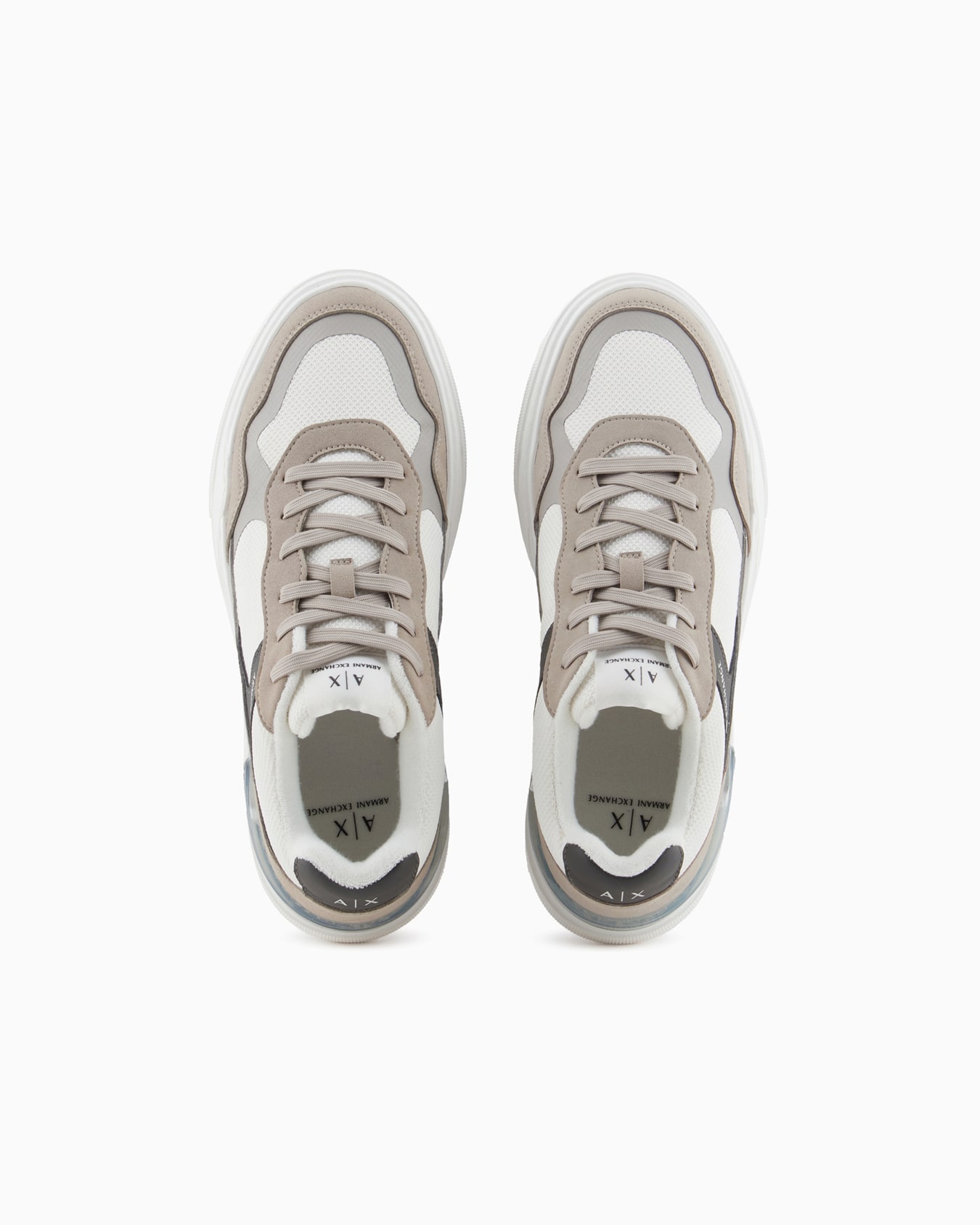 Zapatillas con cordones en material combinado. Diapositiva 2