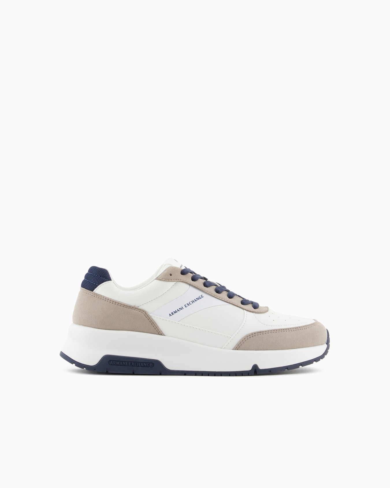 Sneakers with contrasting details and logo Slide 0