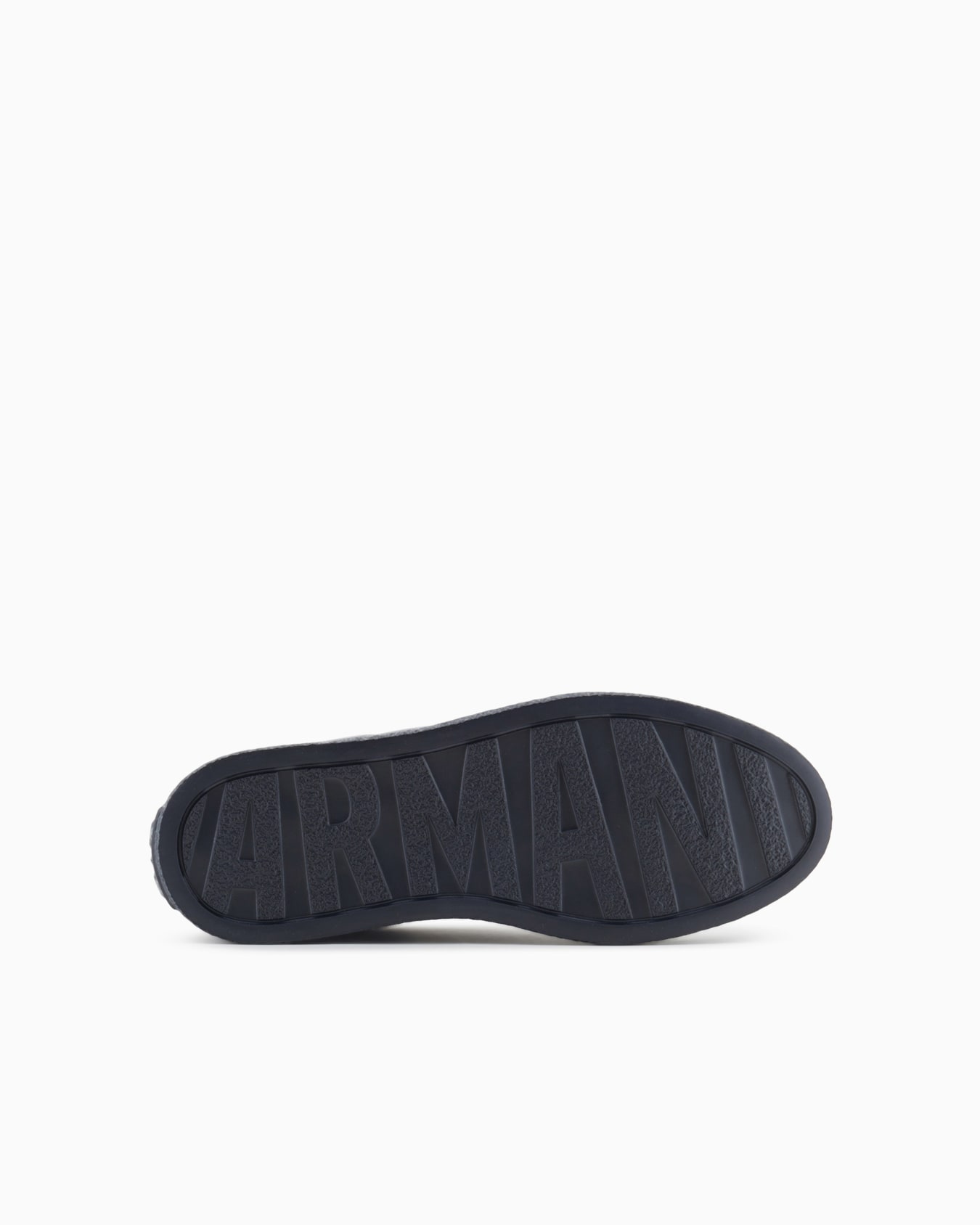 Basic sneakers in solid color Slide 5