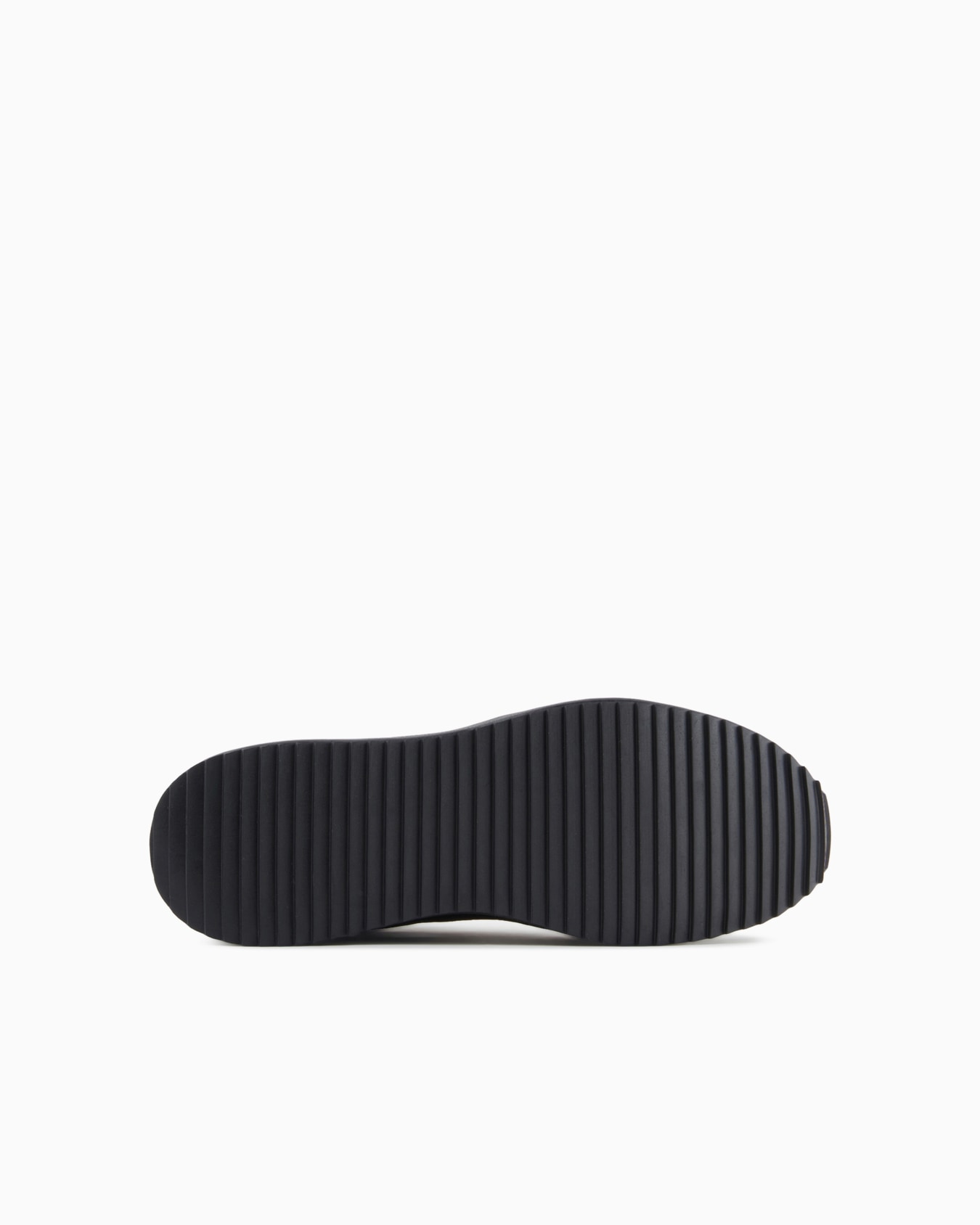 Deportivas de microgamuza con inserciones tono sobre tono. Diapositiva 5