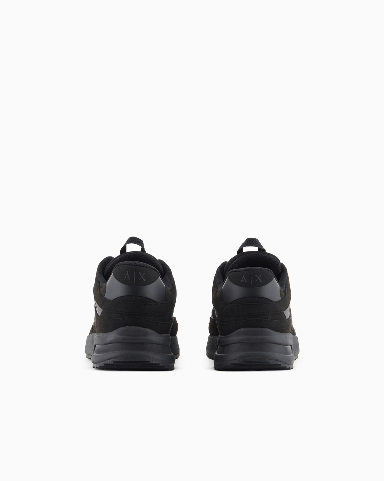 Deportivas de microgamuza con inserciones tono sobre tono. Diapositiva 3