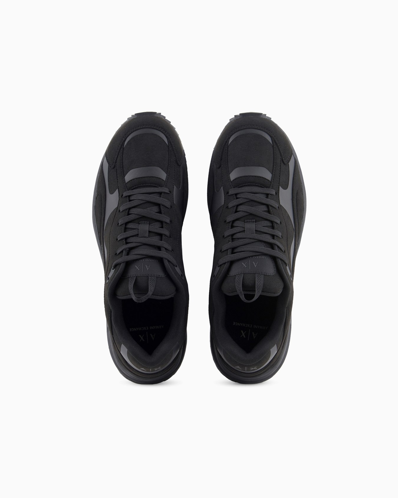 Deportivas de microgamuza con inserciones tono sobre tono. Diapositiva 2