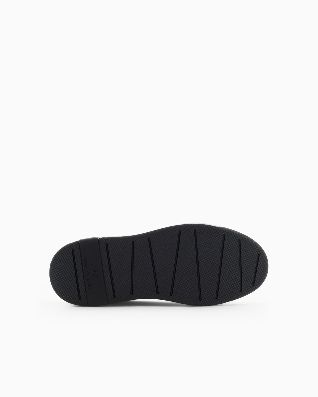 Zapatillas con detalles en contraste y logo lateral. Diapositiva 5