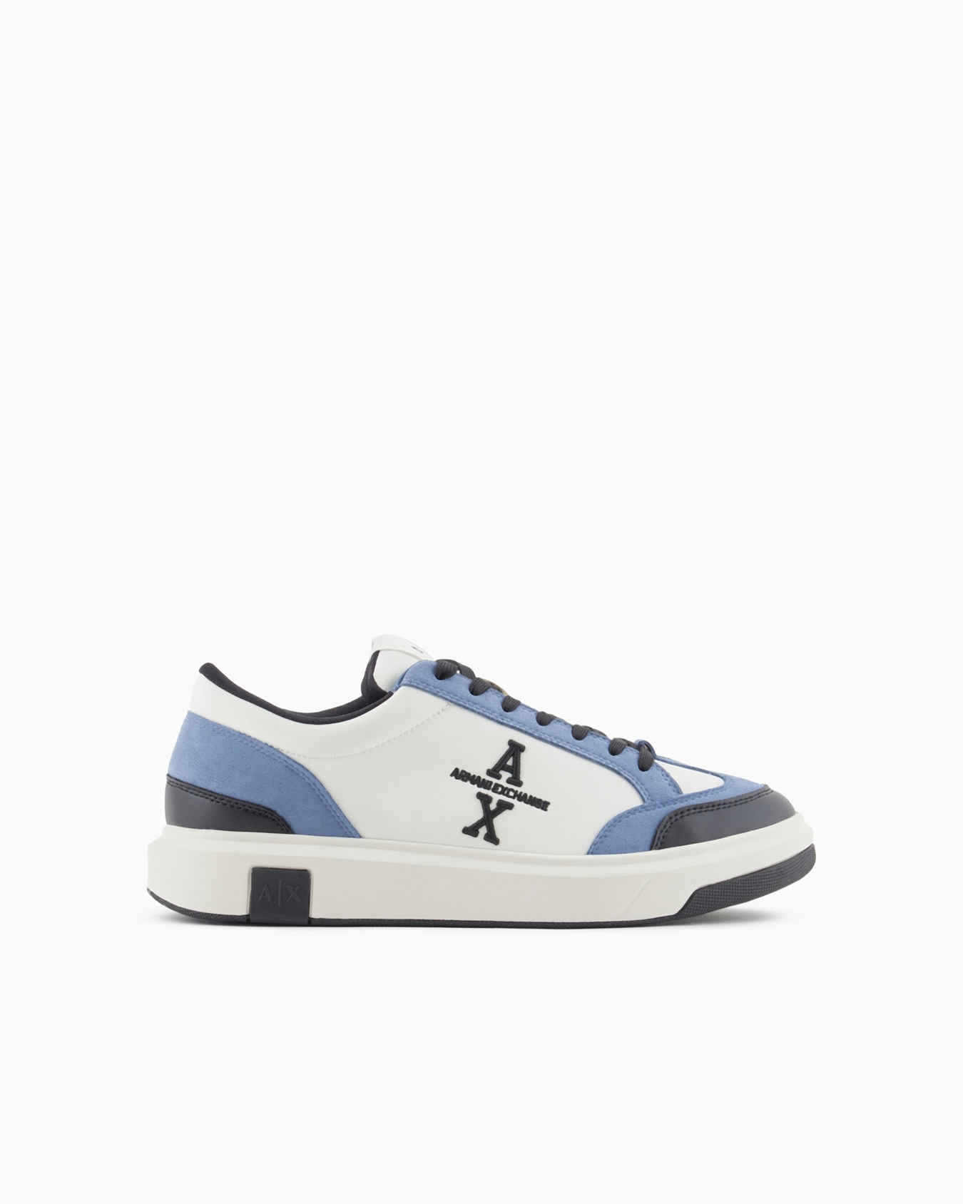 Sneakers with contrasting details and side logo Slide 0