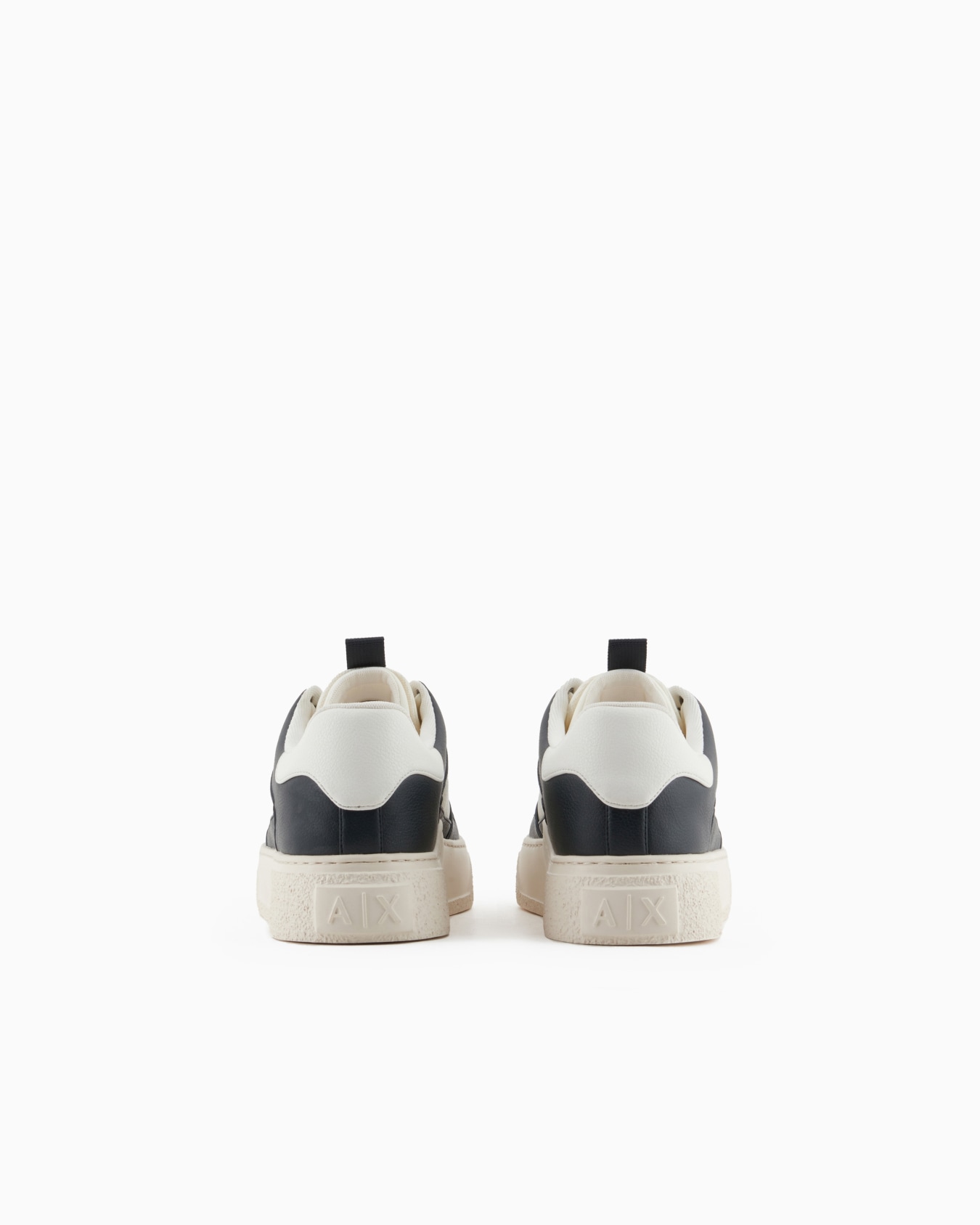 Sneakers in eco-leather with elastic laces Slide 3