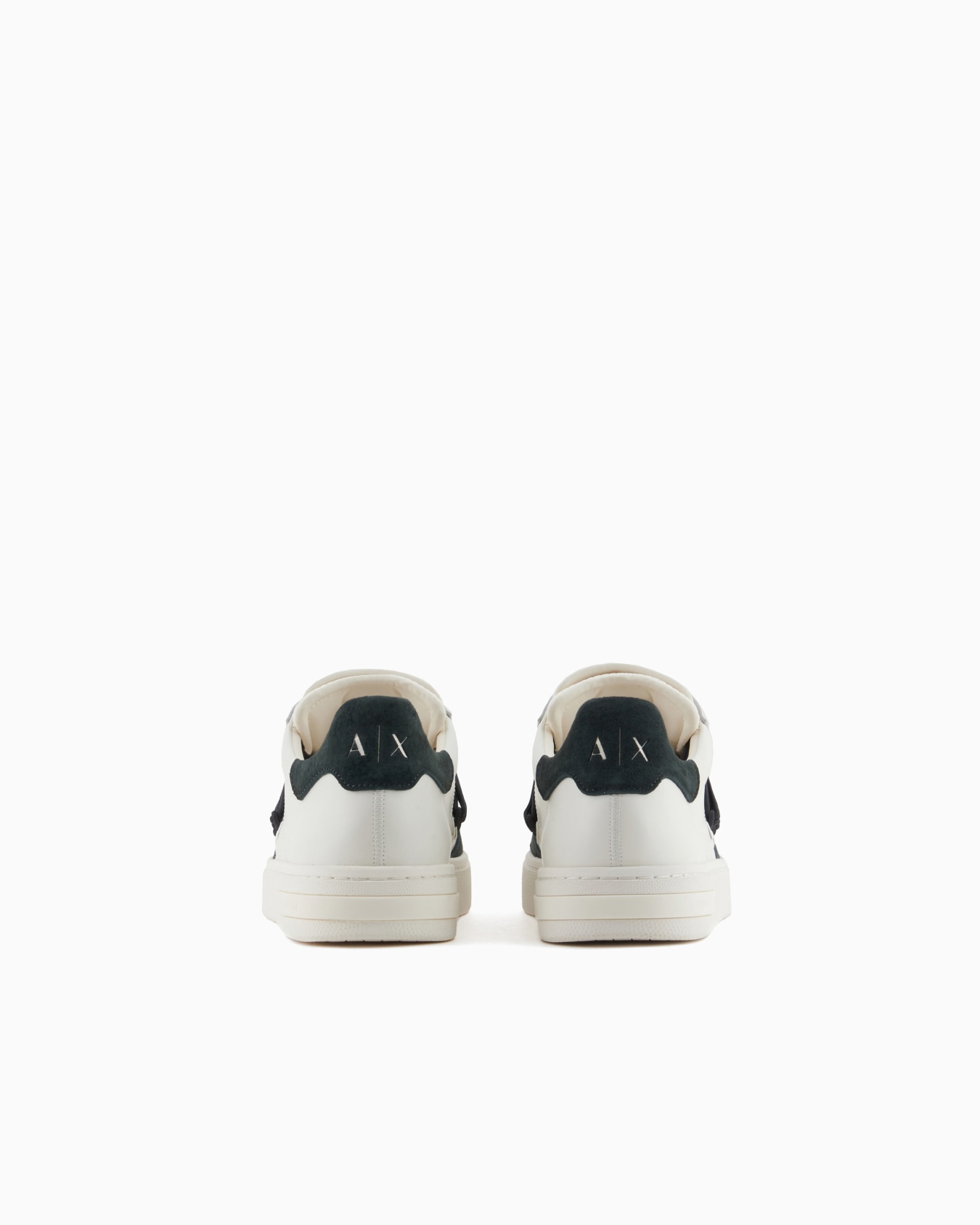 Zapatillas deportivas de piel ecológica con cordones en contraste Diapositiva 3