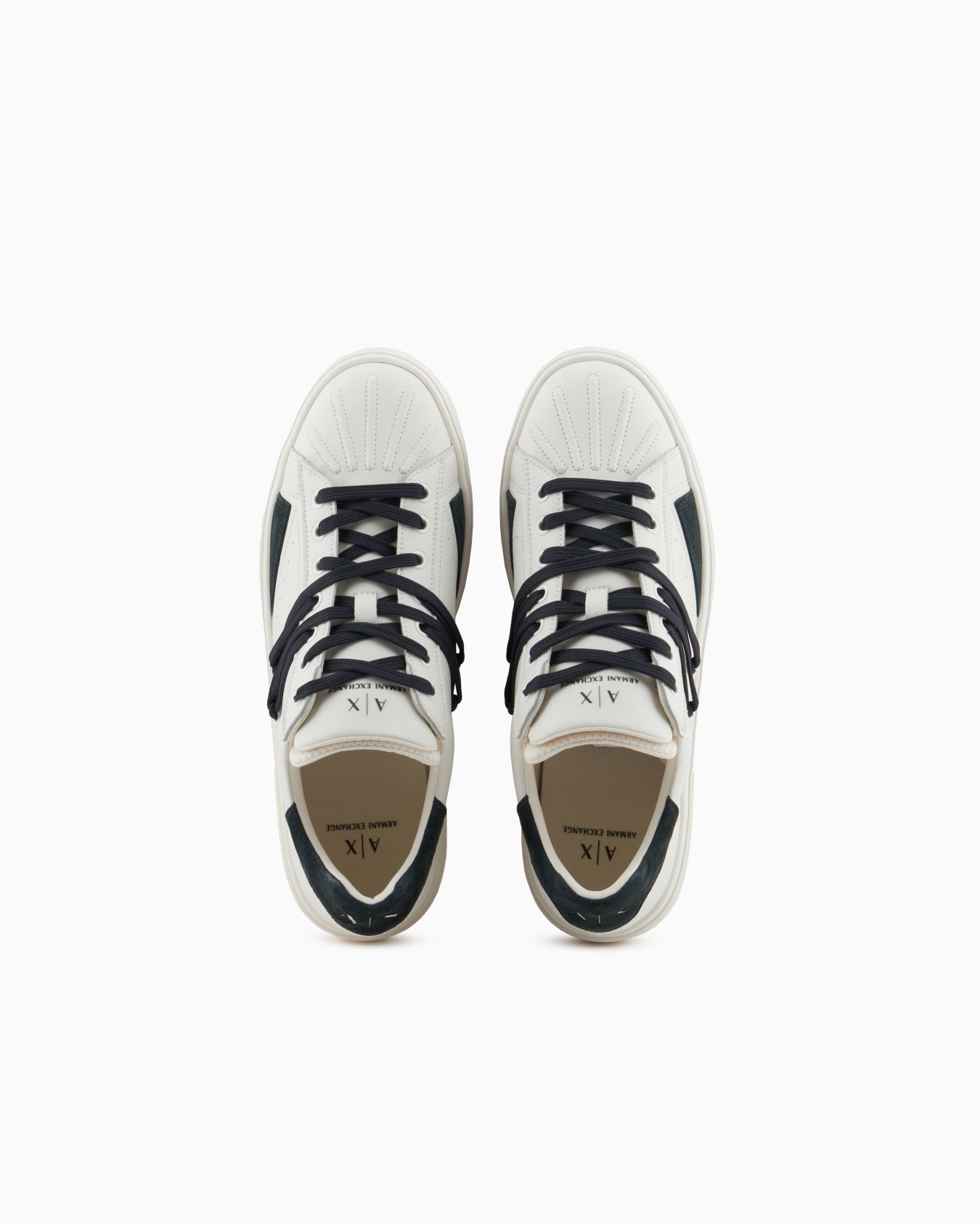 Zapatillas deportivas de piel ecológica con cordones en contraste Diapositiva 2