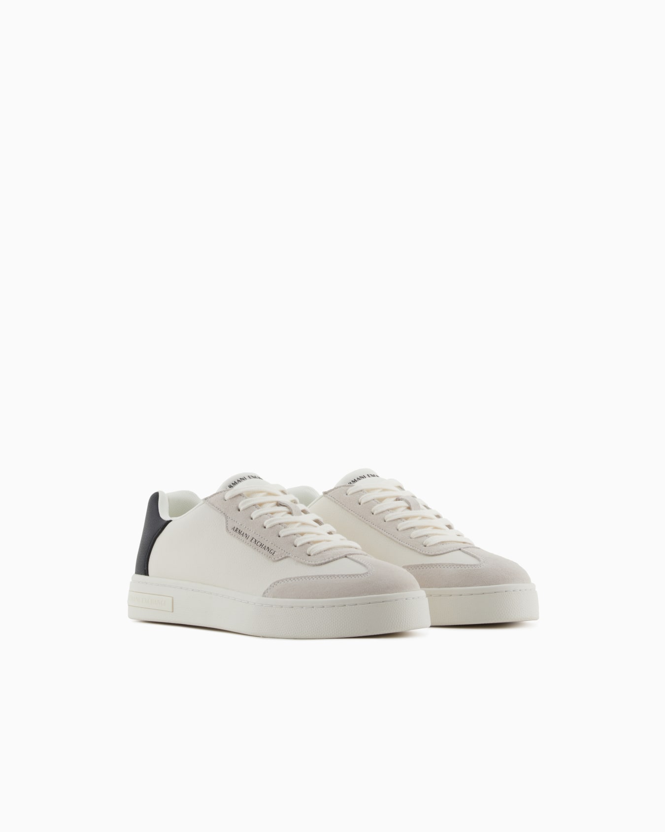 Sneakers with contrasting inserts Slide 1