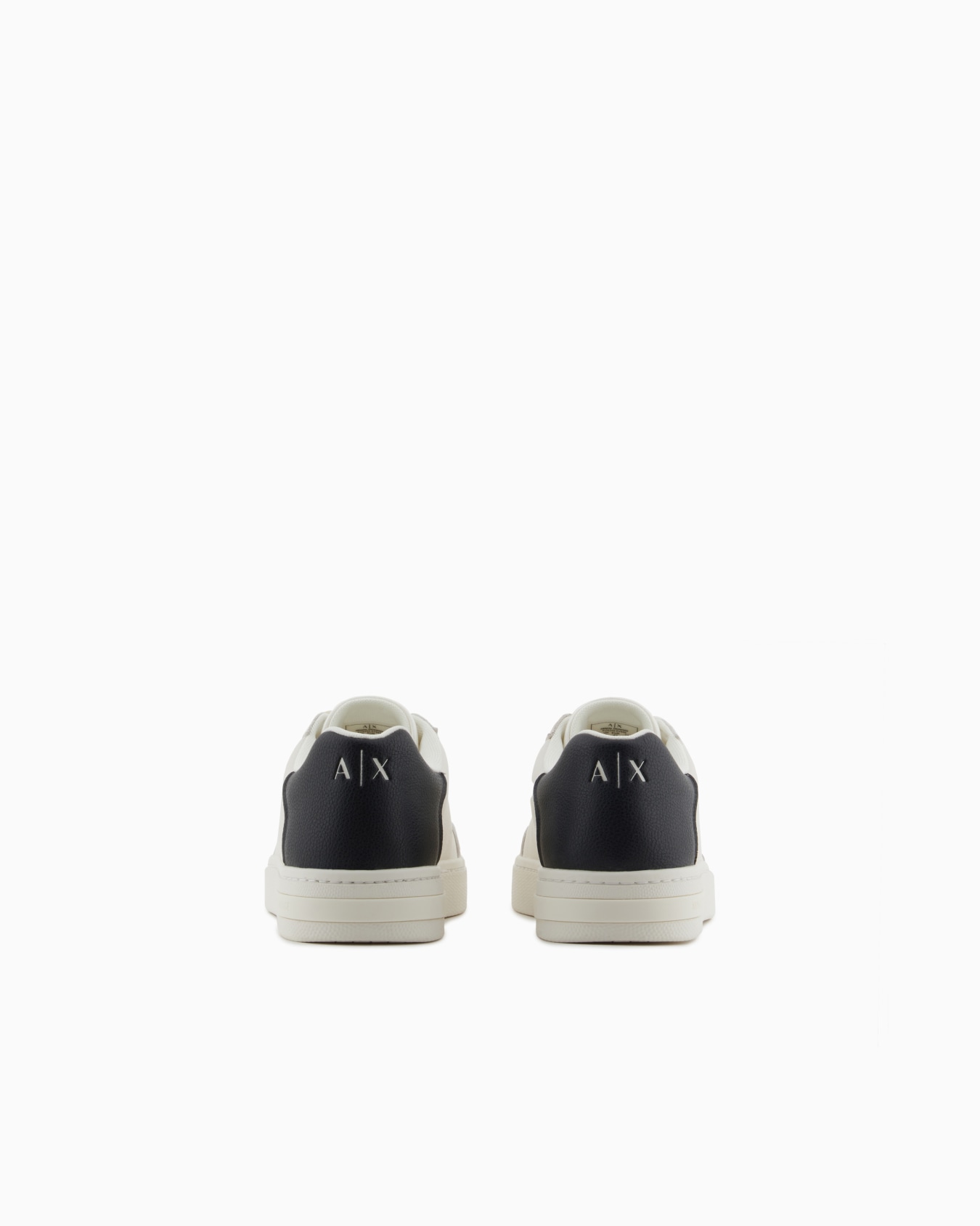 Sneakers with contrasting inserts Slide 3