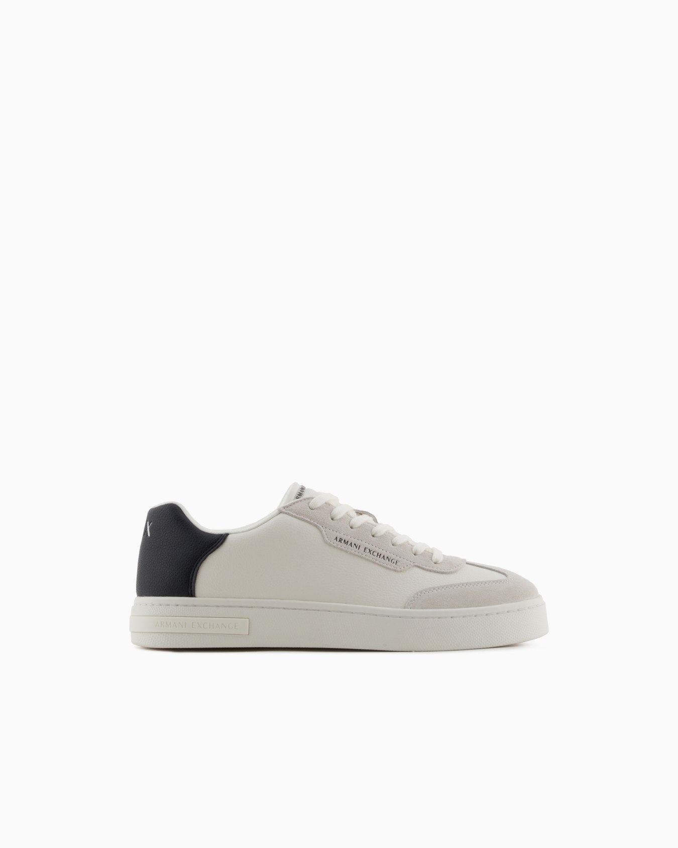 Sneakers with contrasting inserts Slide 0