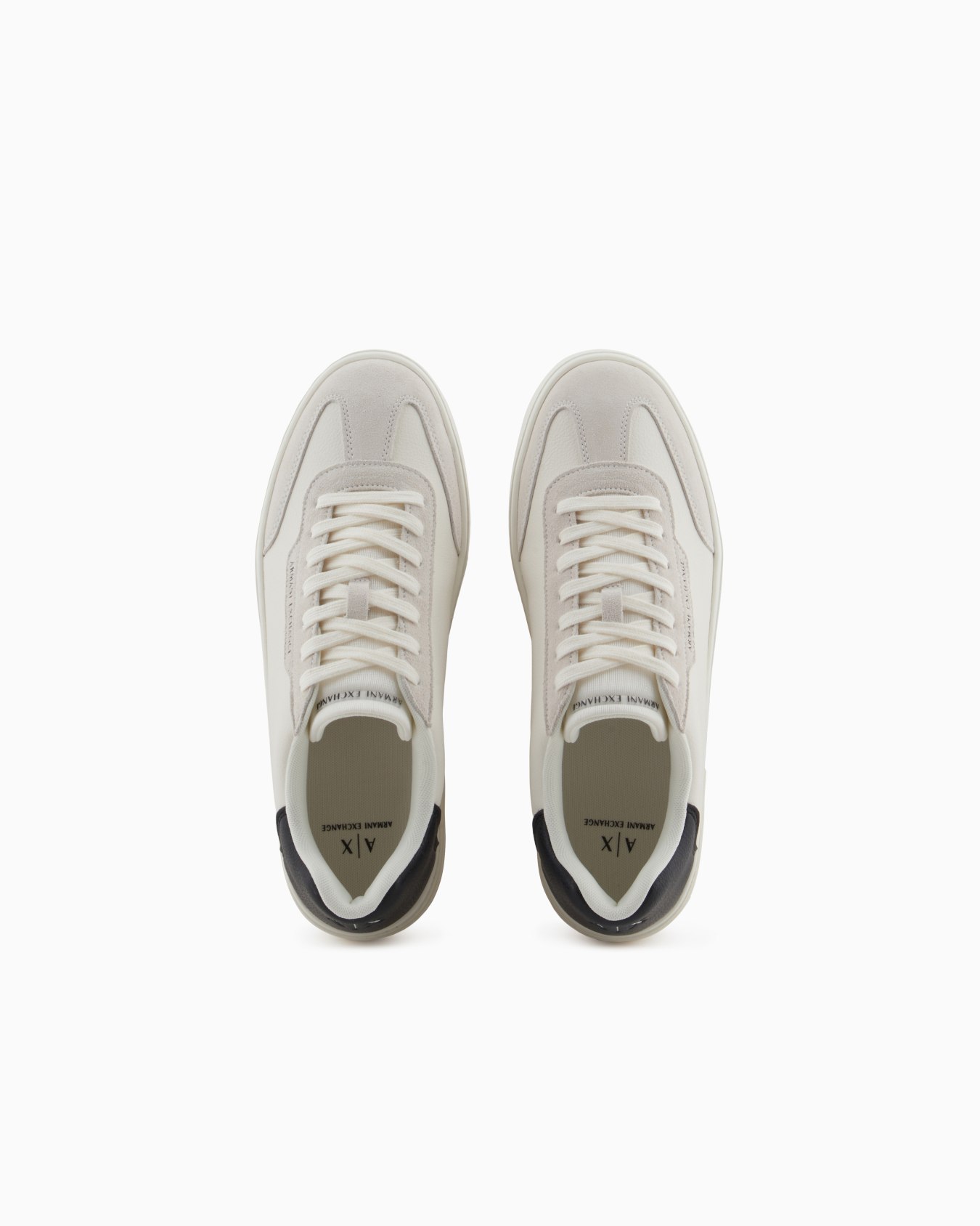 Sneakers with contrasting inserts Slide 2