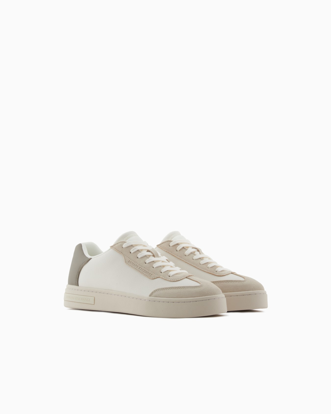 Sneakers with contrasting inserts Slide 1