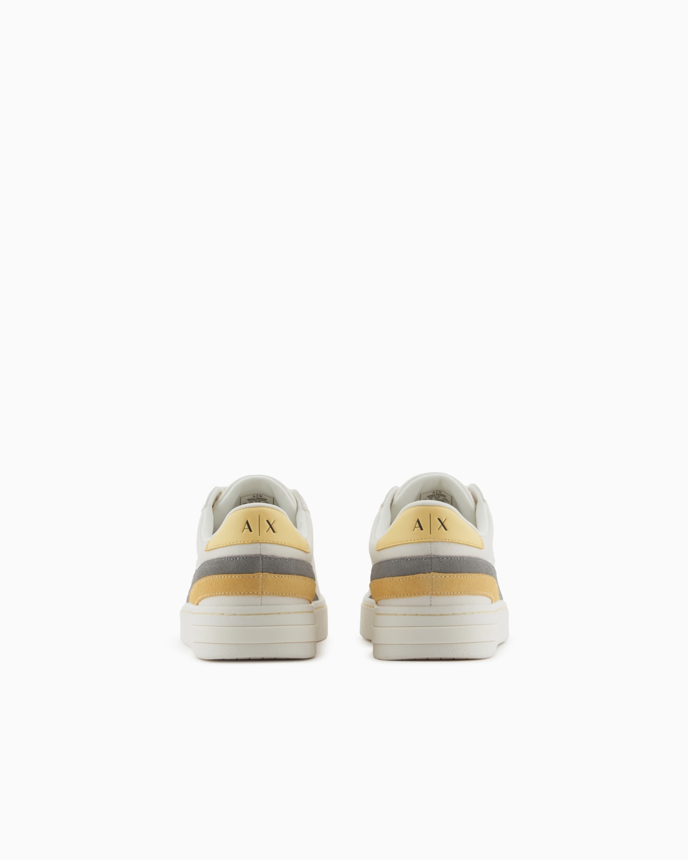 Sneakers with contrasting details on the back Slide 3