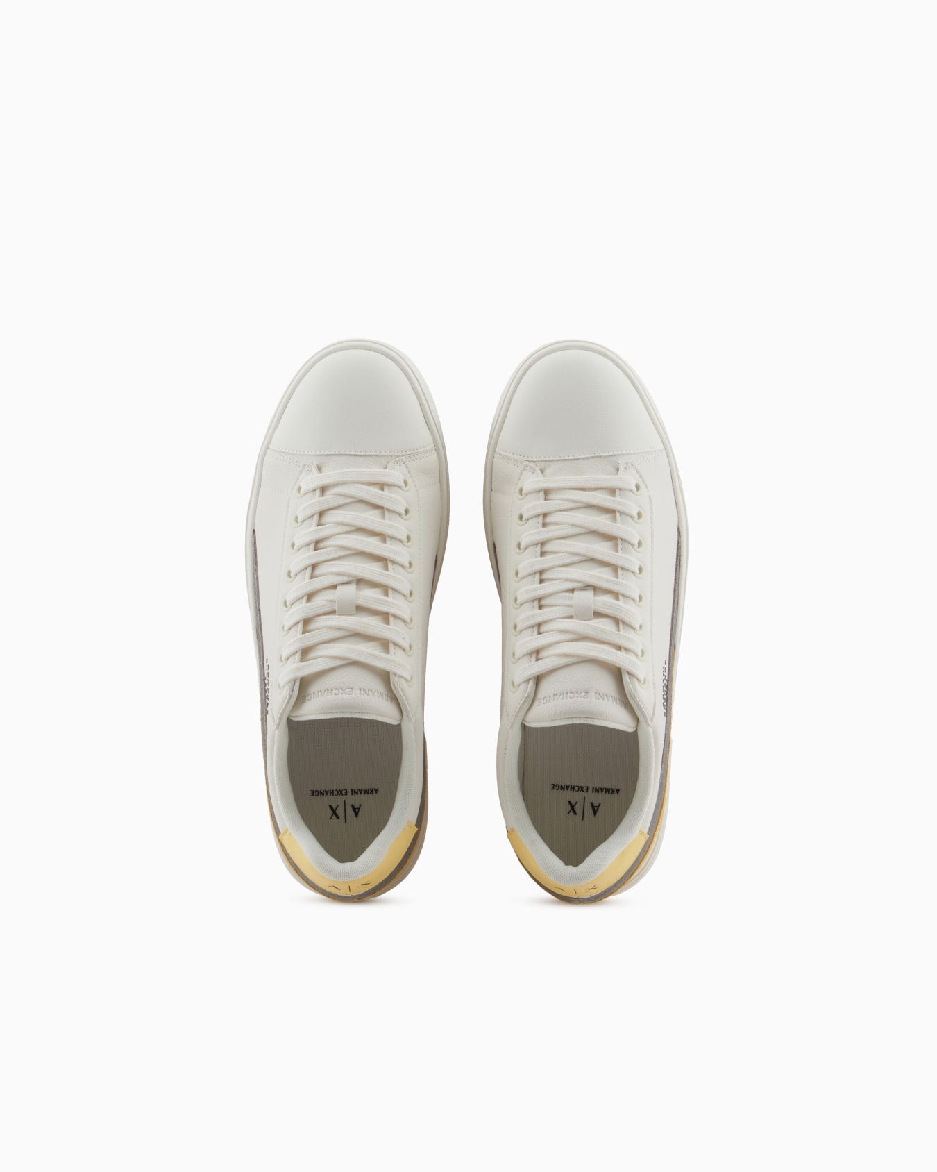 Sneakers with contrasting details on the back Slide 2