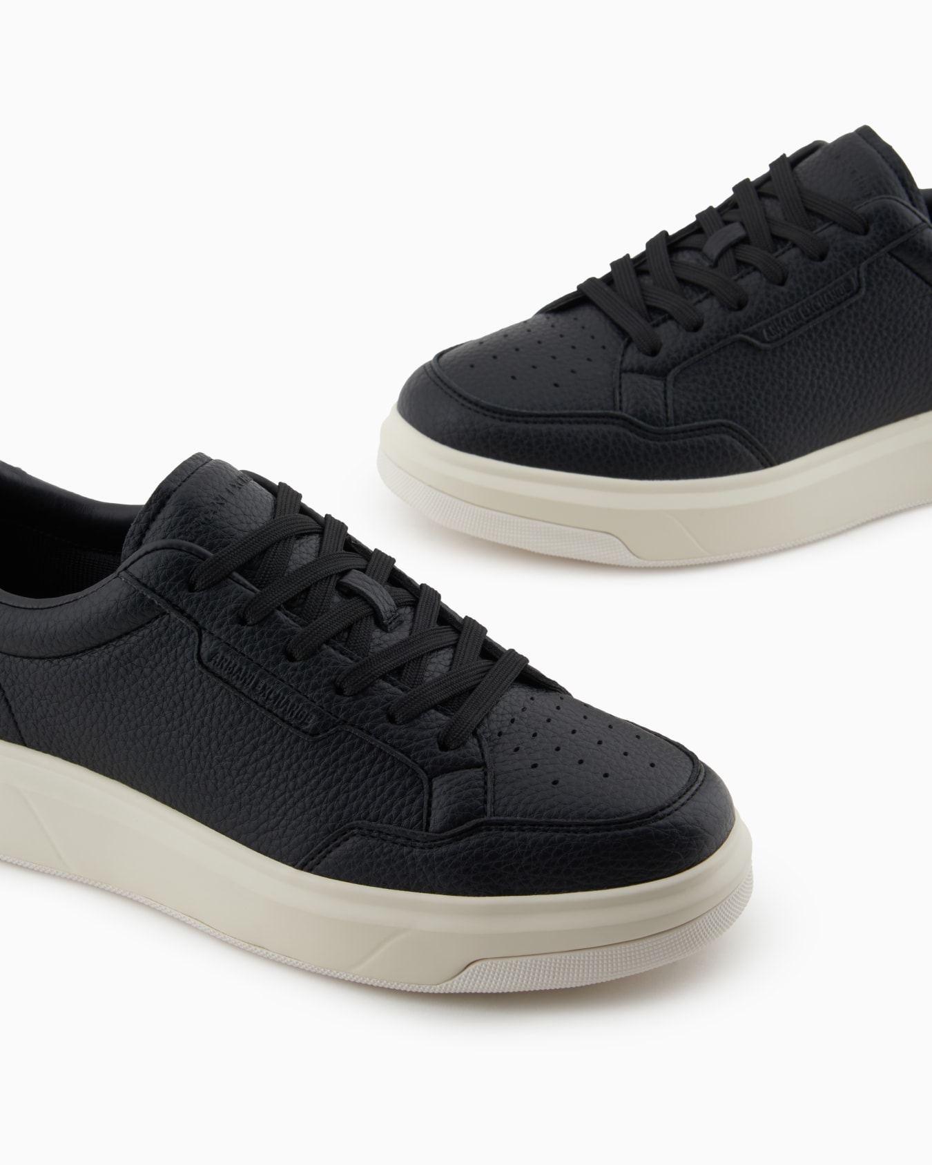Basic sneakers with stitching Slide 4