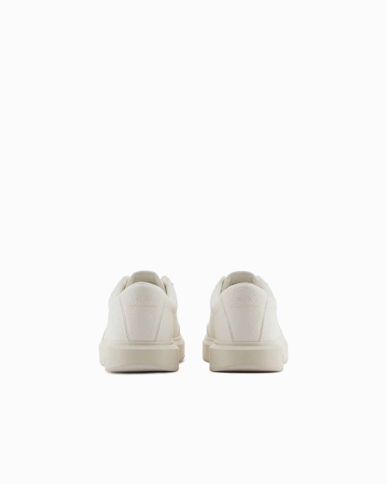 Basic sneakers with stitching Slide 3