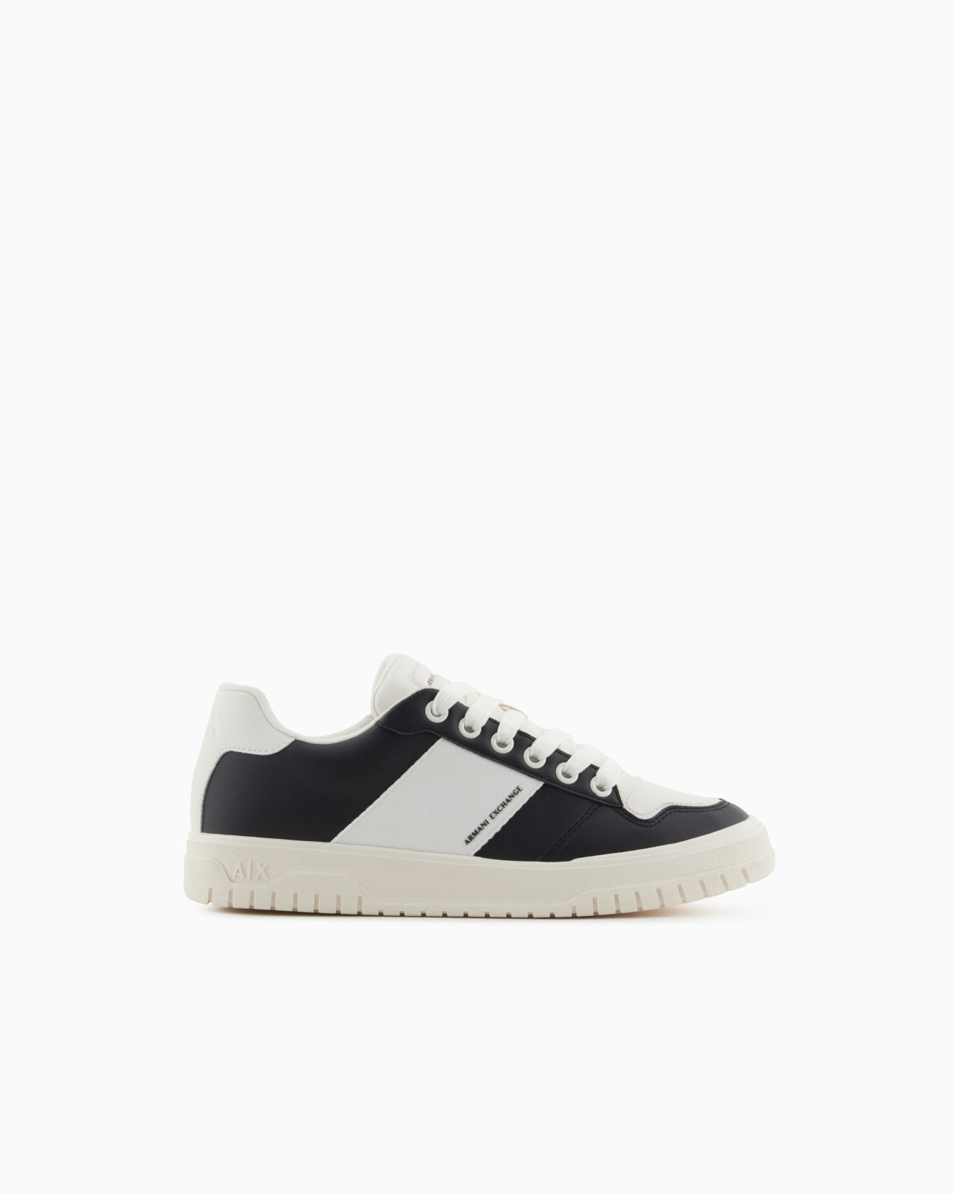 Sneakers with contrasting side band Slide 0