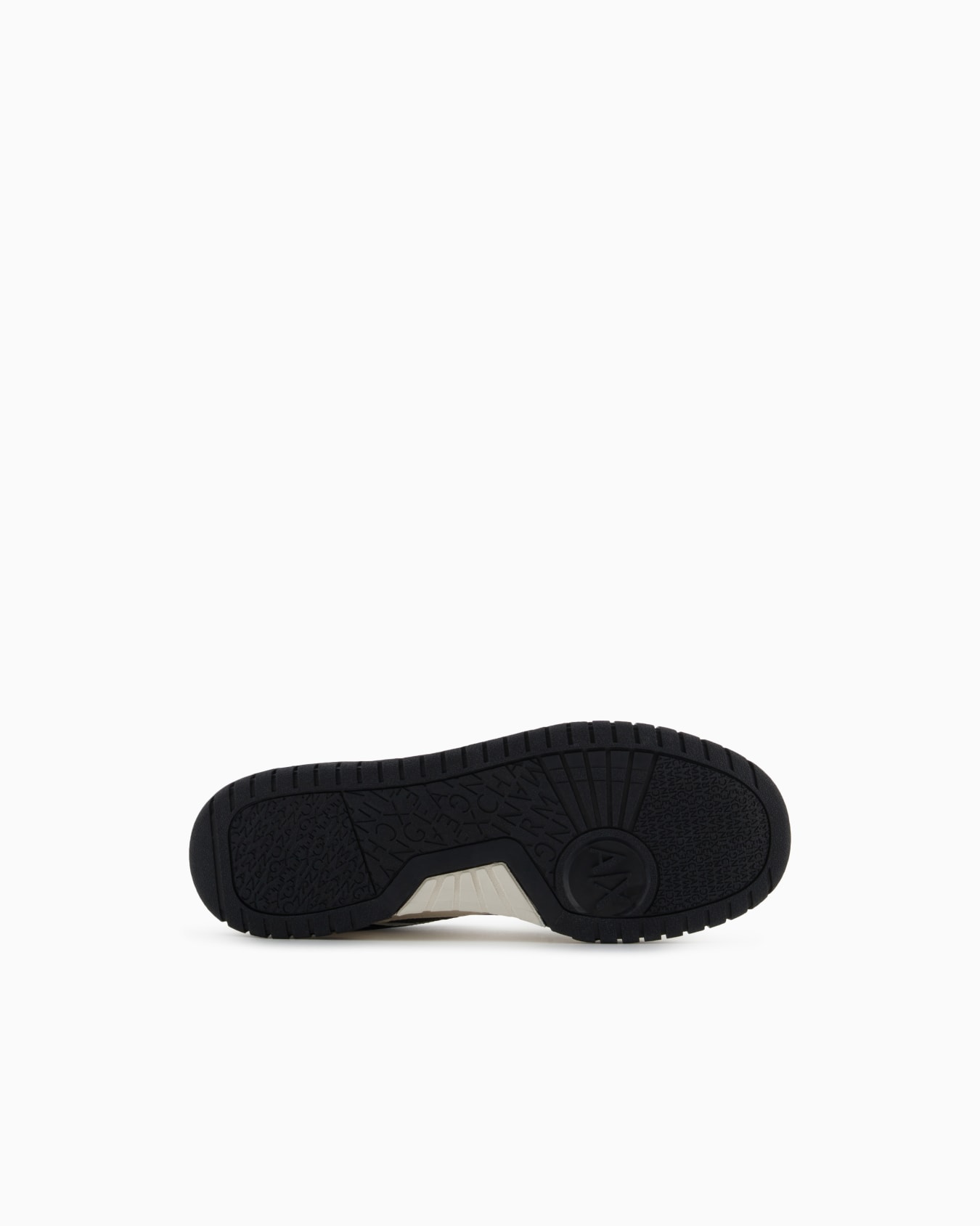 Oversized sneakers with contrasting inserts Slide 5