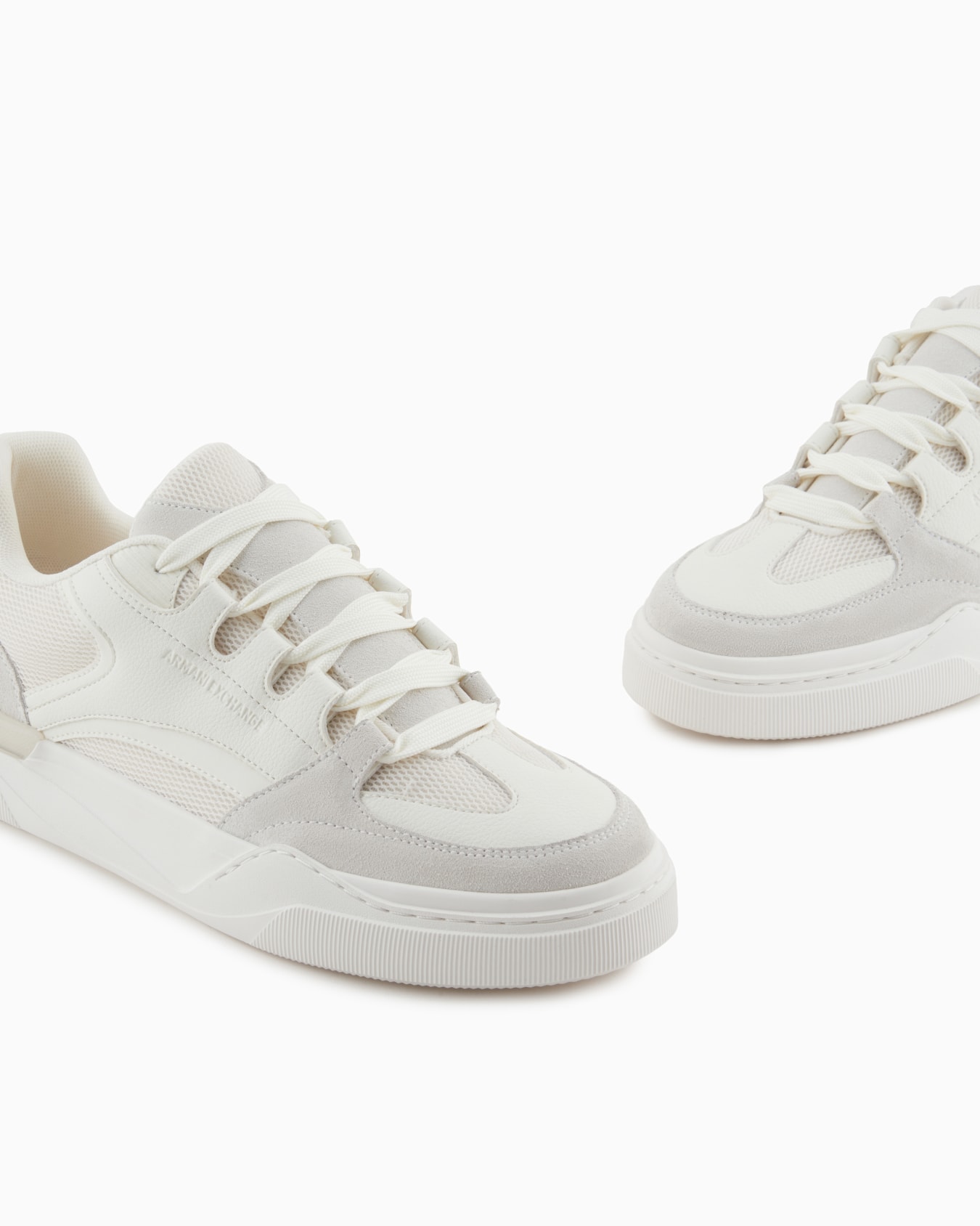 Oversized sneakers with contrasting inserts Slide 4