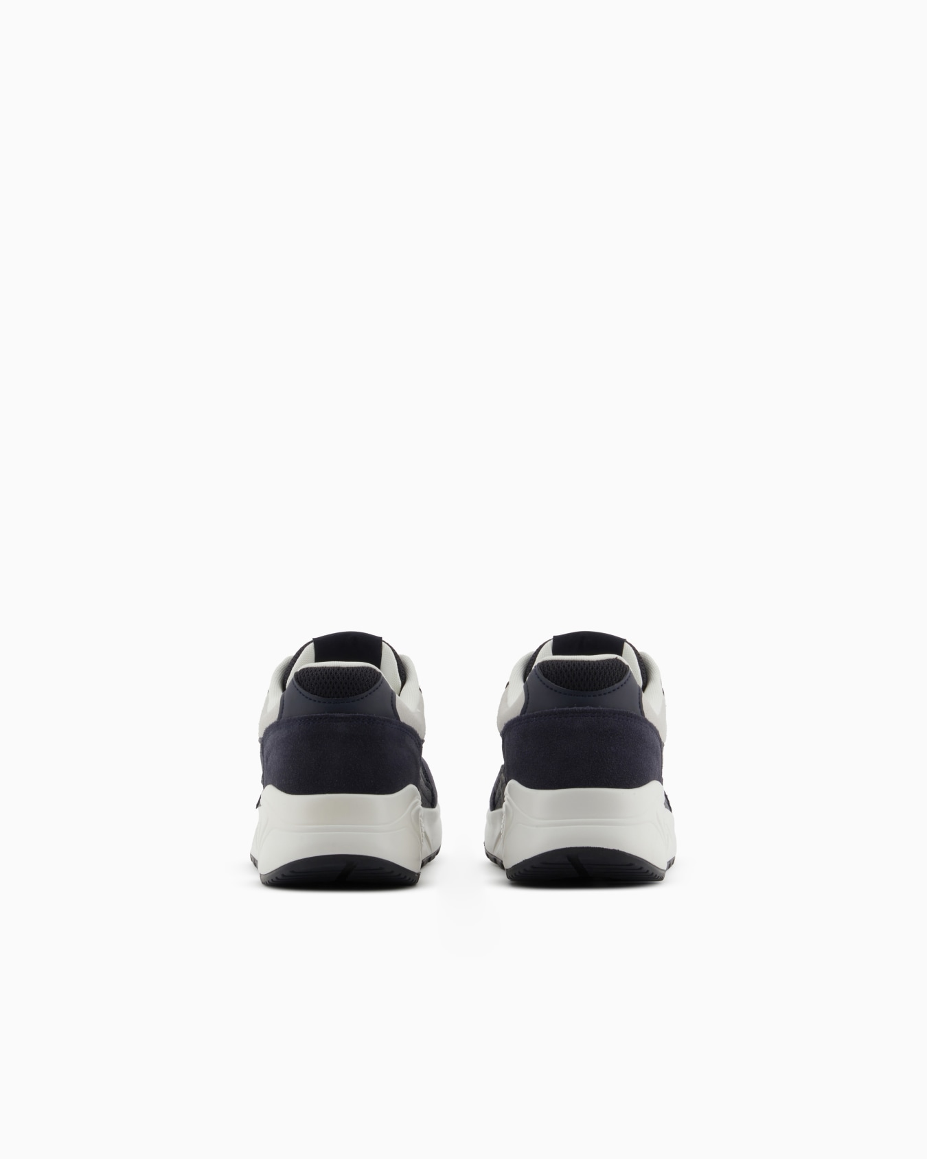 Oversized sneakers with contrasting inserts Slide 3