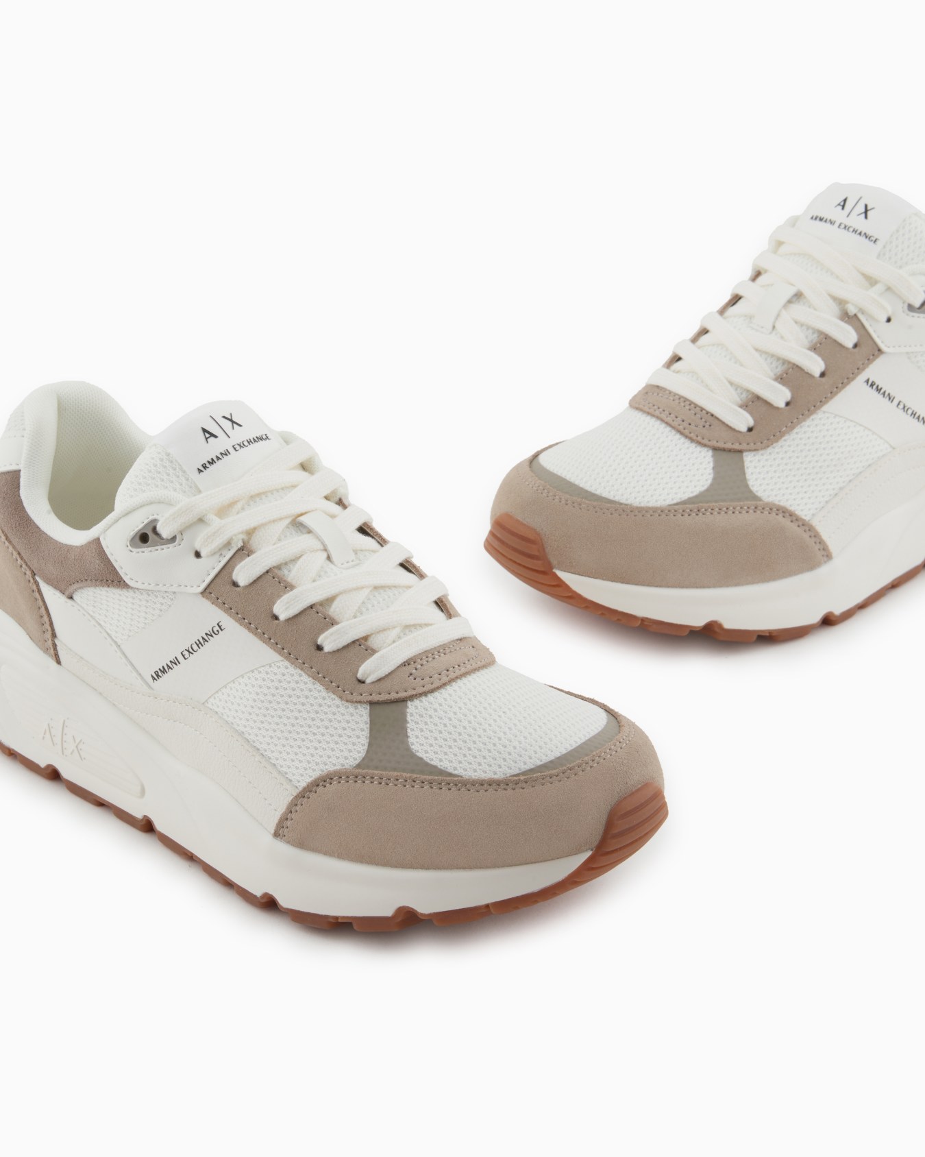 Oversized sneakers with contrasting inserts Slide 4