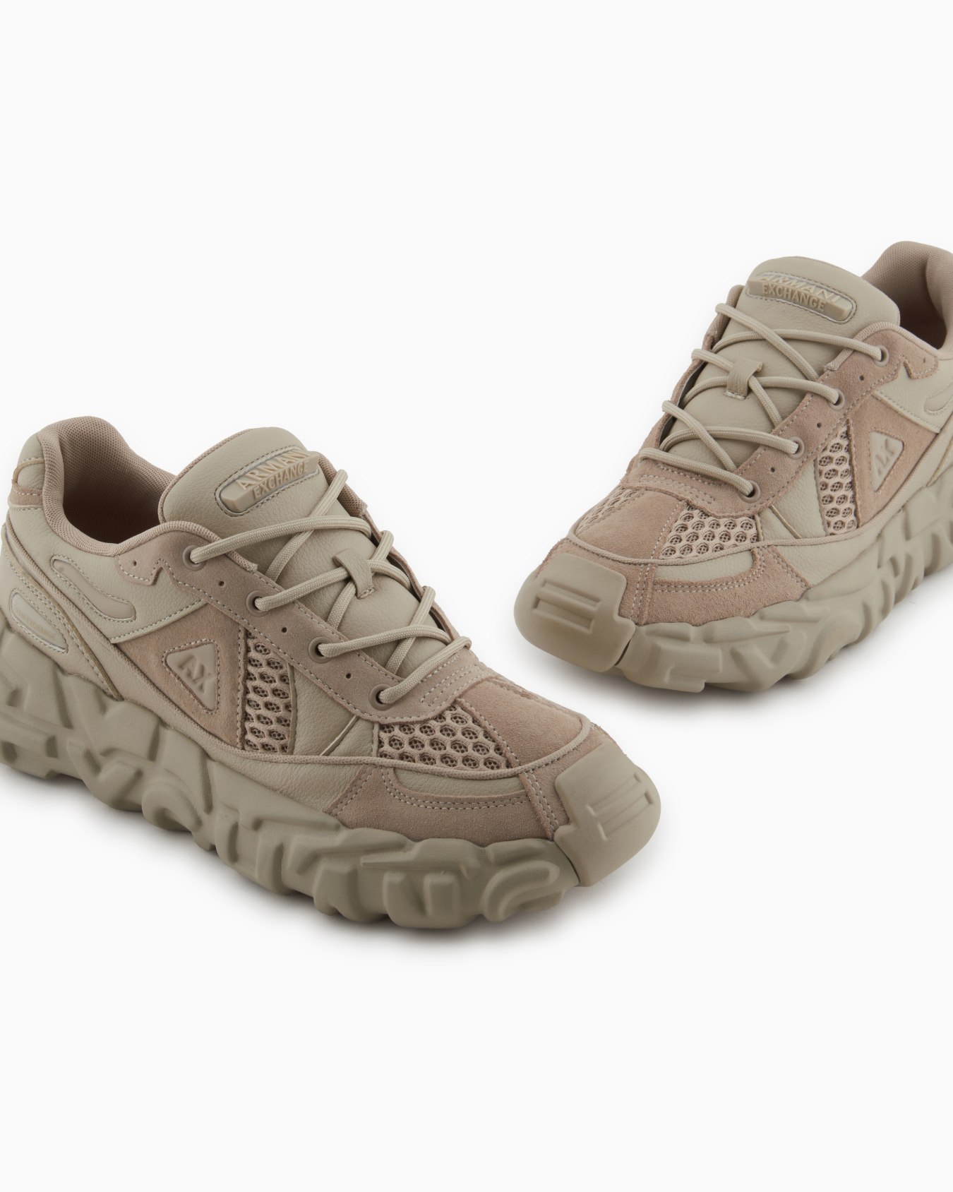 Sneakers with oversized sole Slide 4