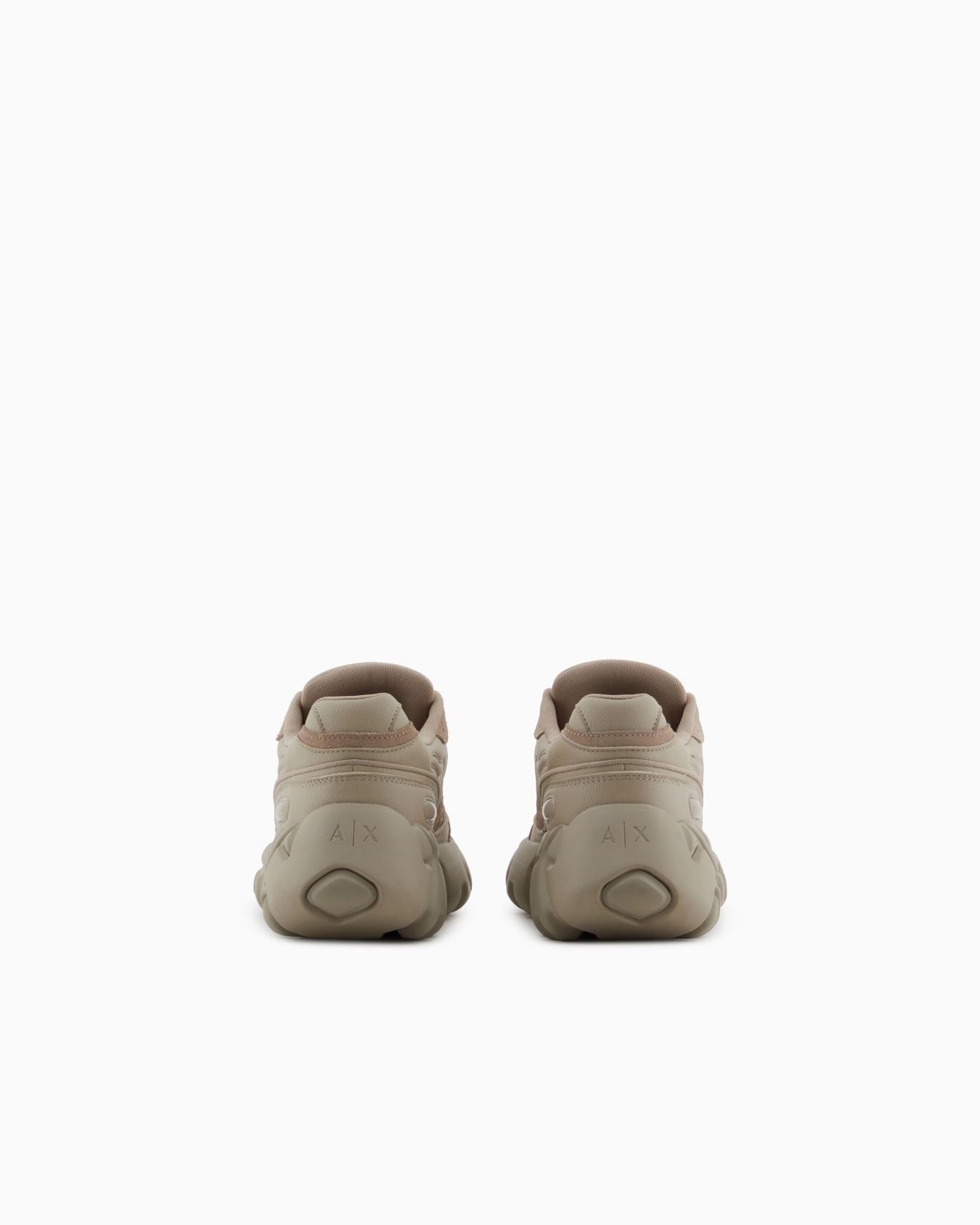 Sneakers with oversized sole Slide 3