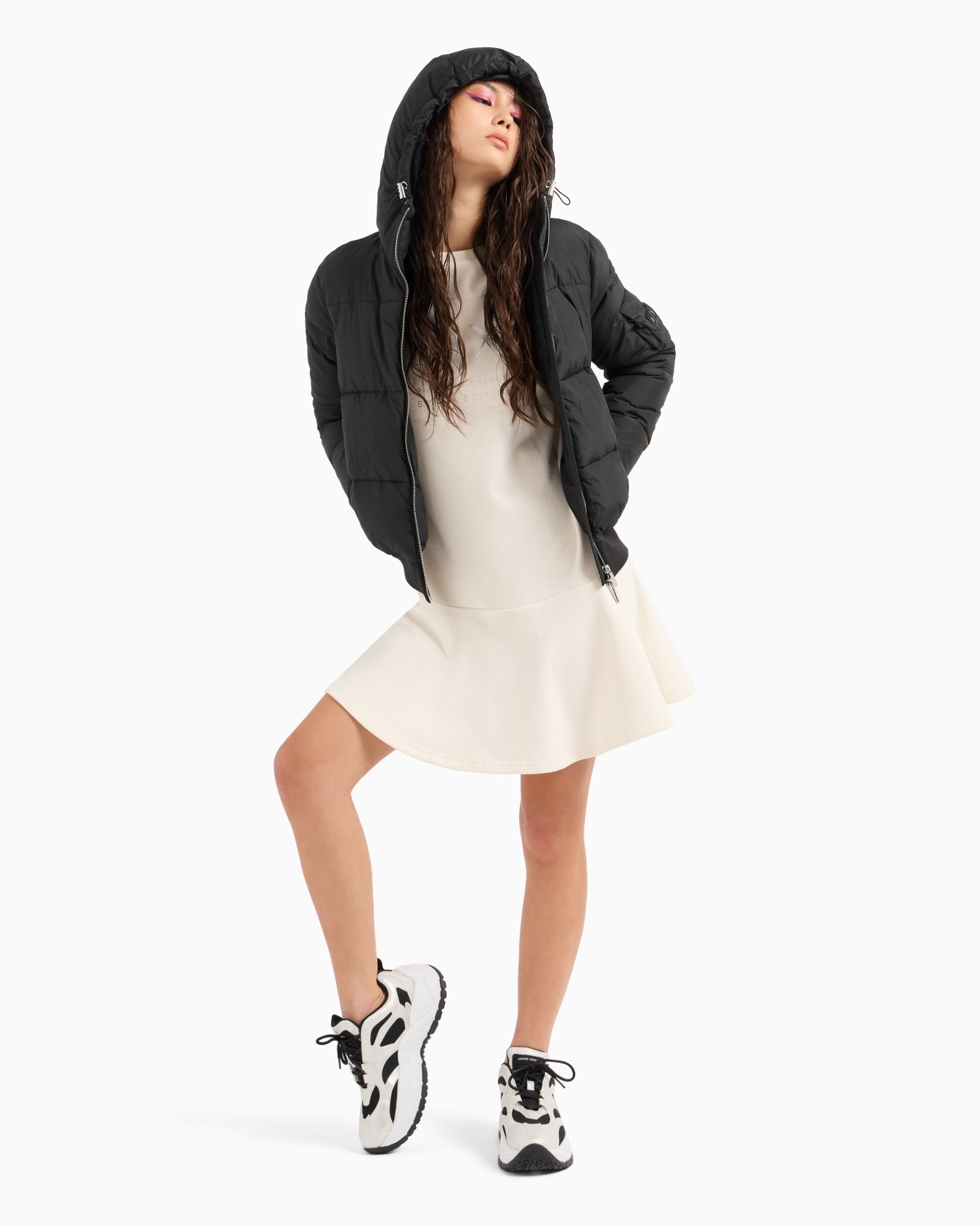 Robe oversize avec bas souple et logo imprimé en métal Diapositive 3