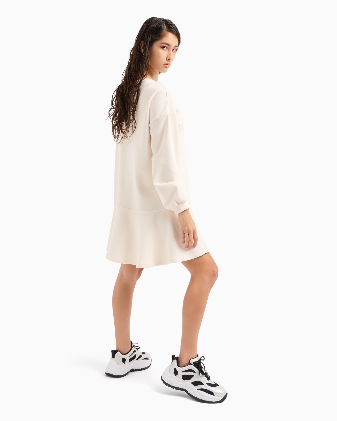 Robe oversize avec bas souple et logo imprimé en métal Diapositive 2