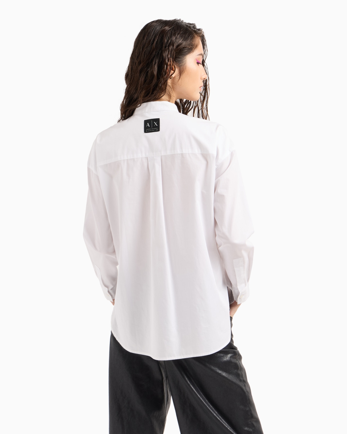 Regular fit poplin shirt with pleats on the back Slide 2