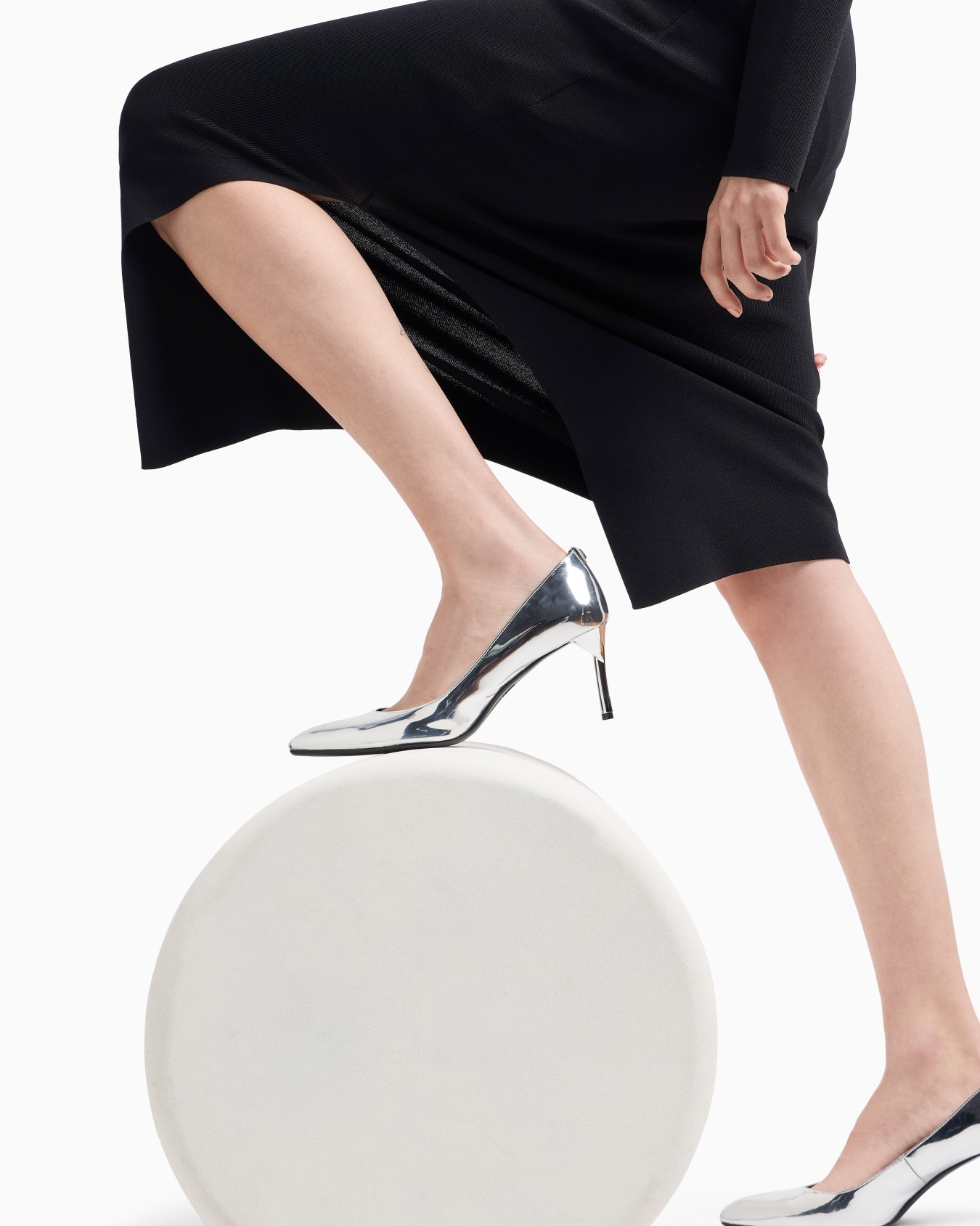 Long sheath dress in stretch fabric Slide 4