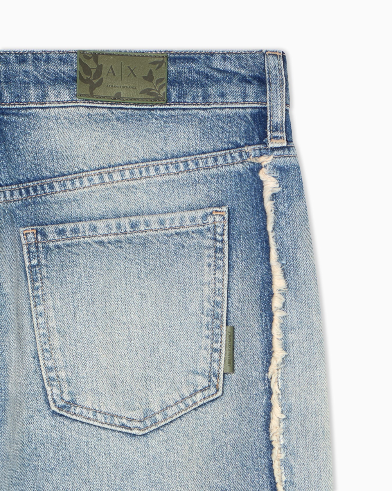 Relaxed-fit jeans in pigmented denim Slide 3