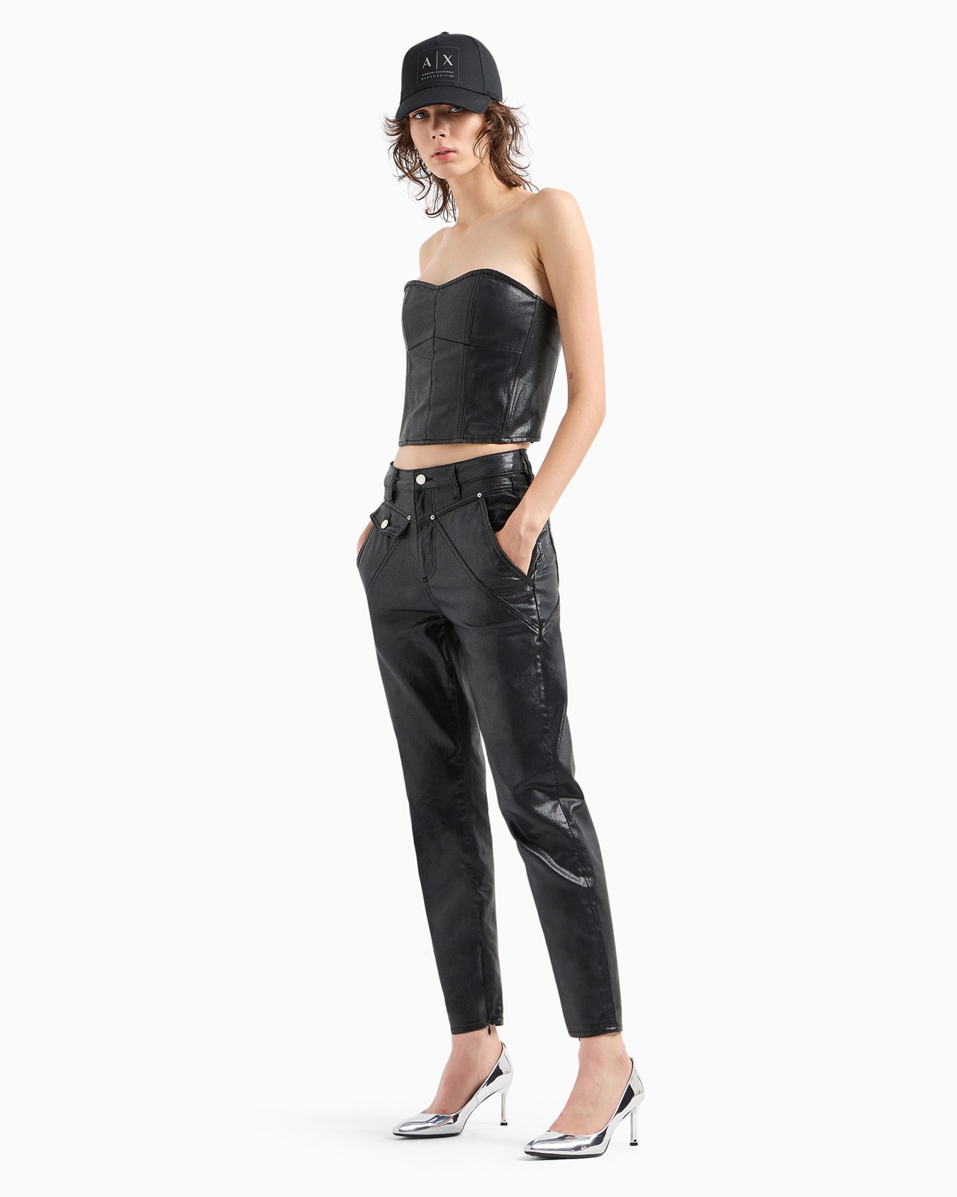 Boyfriend fit jeans in coated denim Slide 3