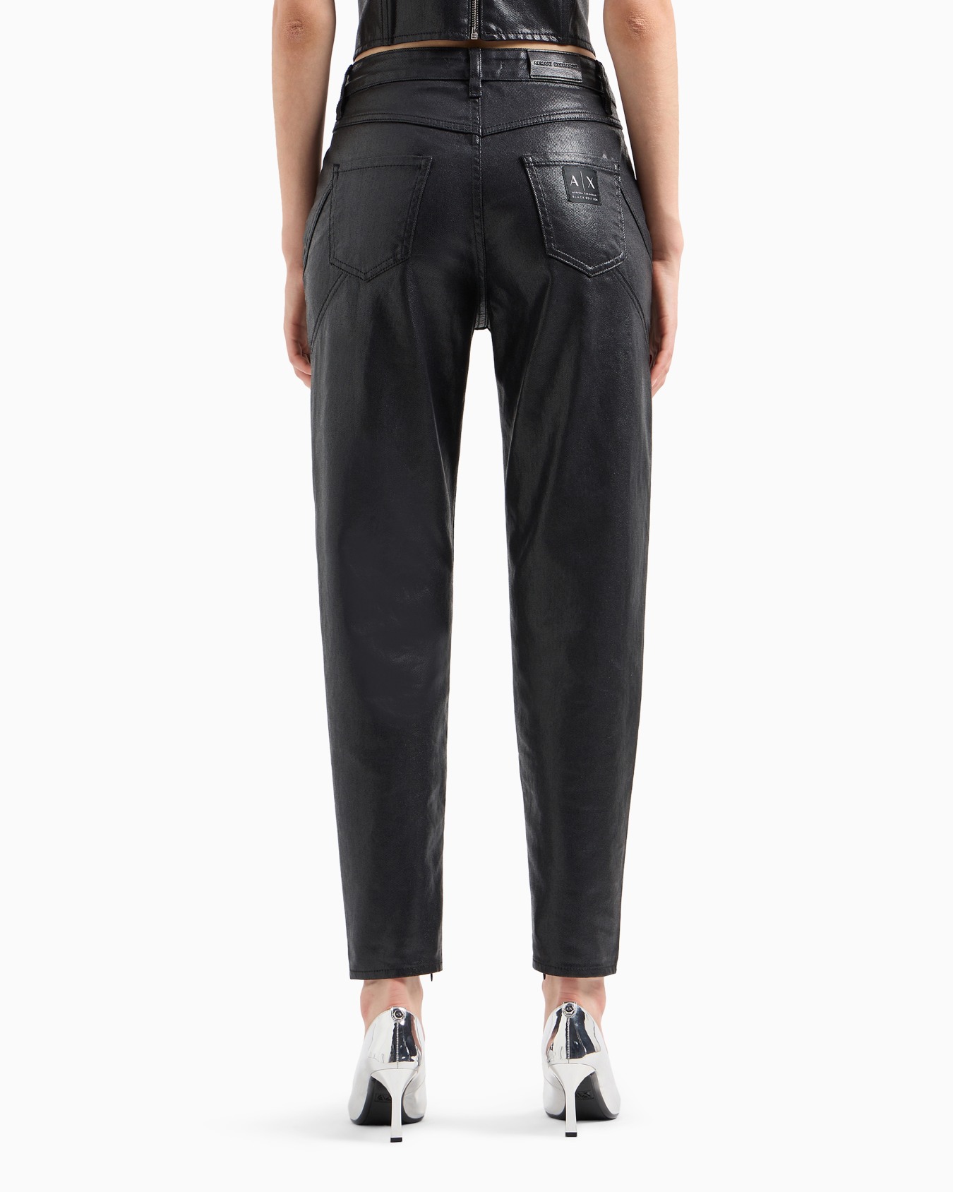 Boyfriend fit jeans in coated denim Slide 2