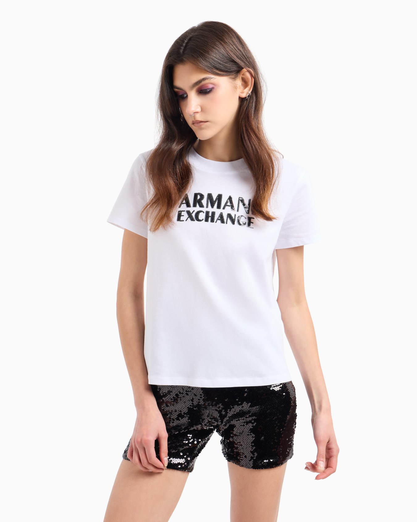 Camiseta slim fit de punto con placa en contraste Diapositiva 1