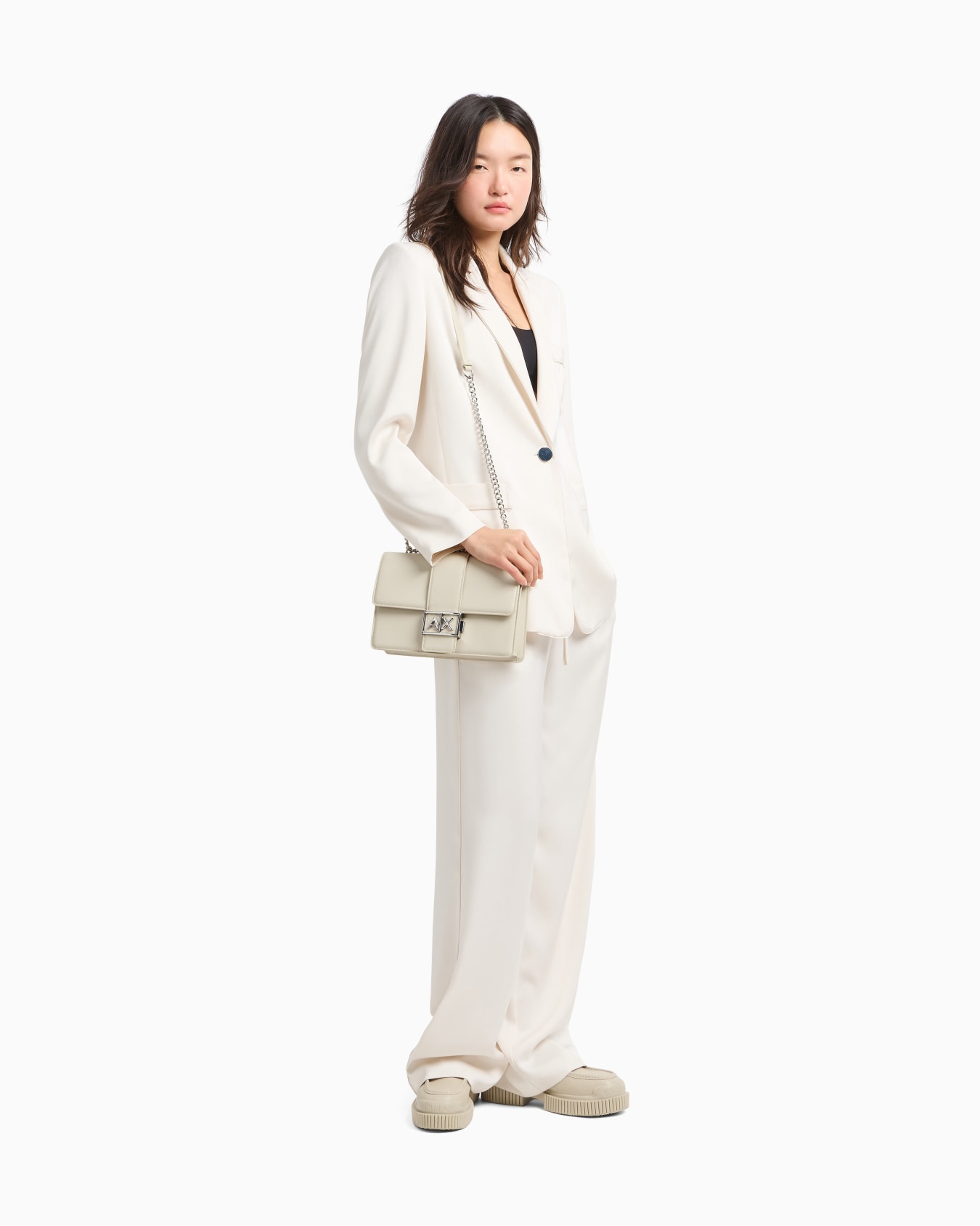 Shoulder bag with metal logo Slide 5