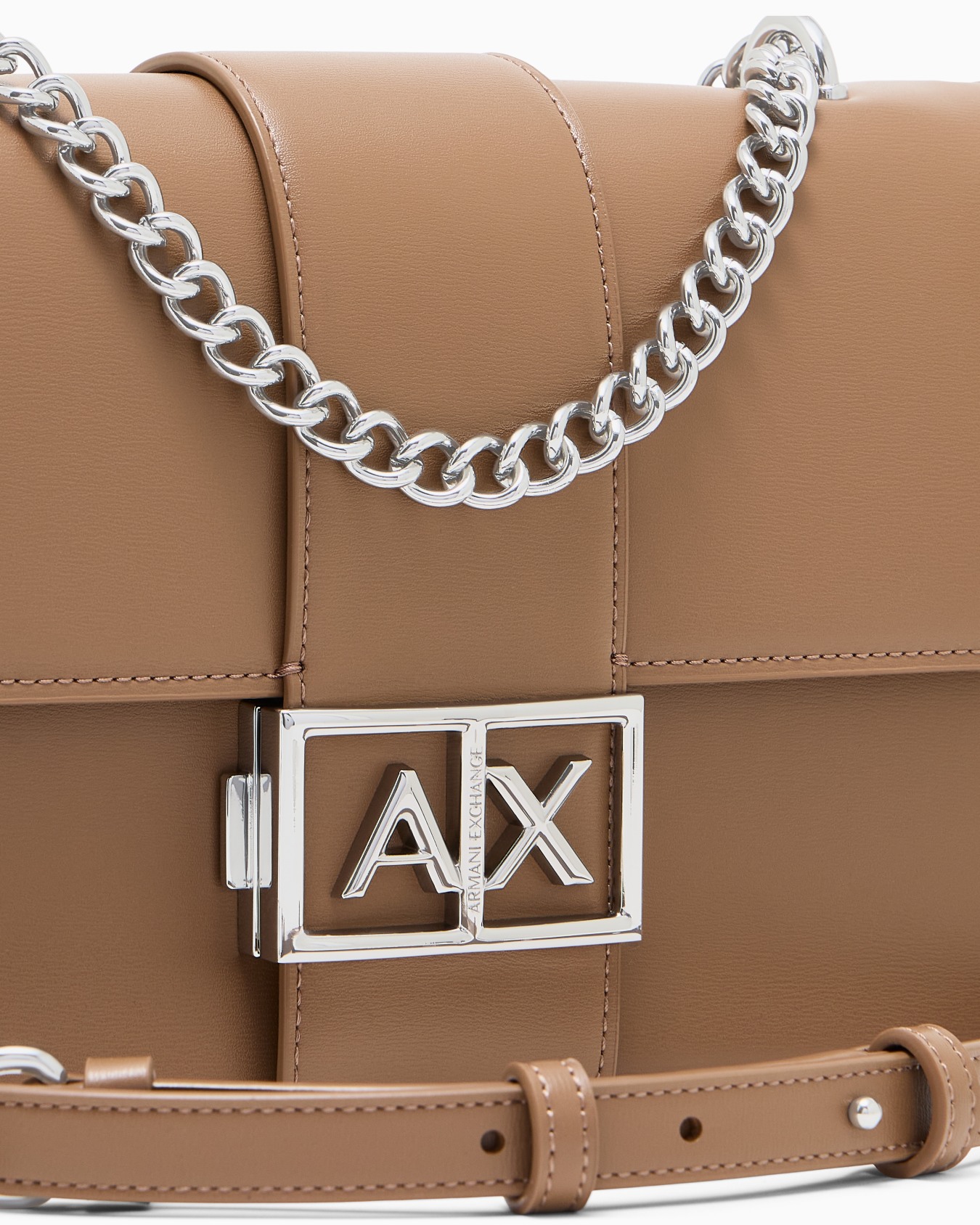 Borsa a tracolla in similpelle con catena e logo Slide 4