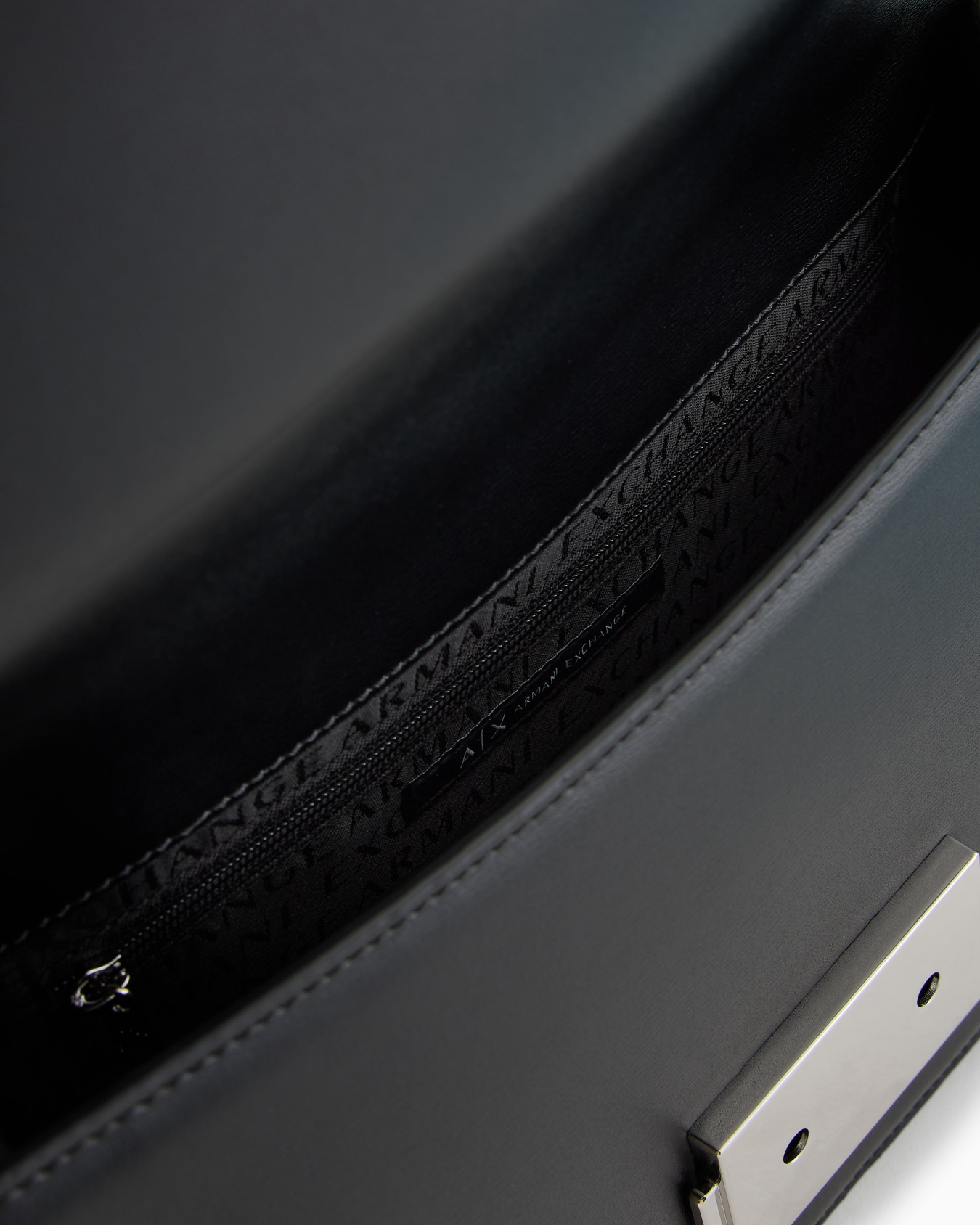 Borsa a spalla con logo in metallo Slide 3