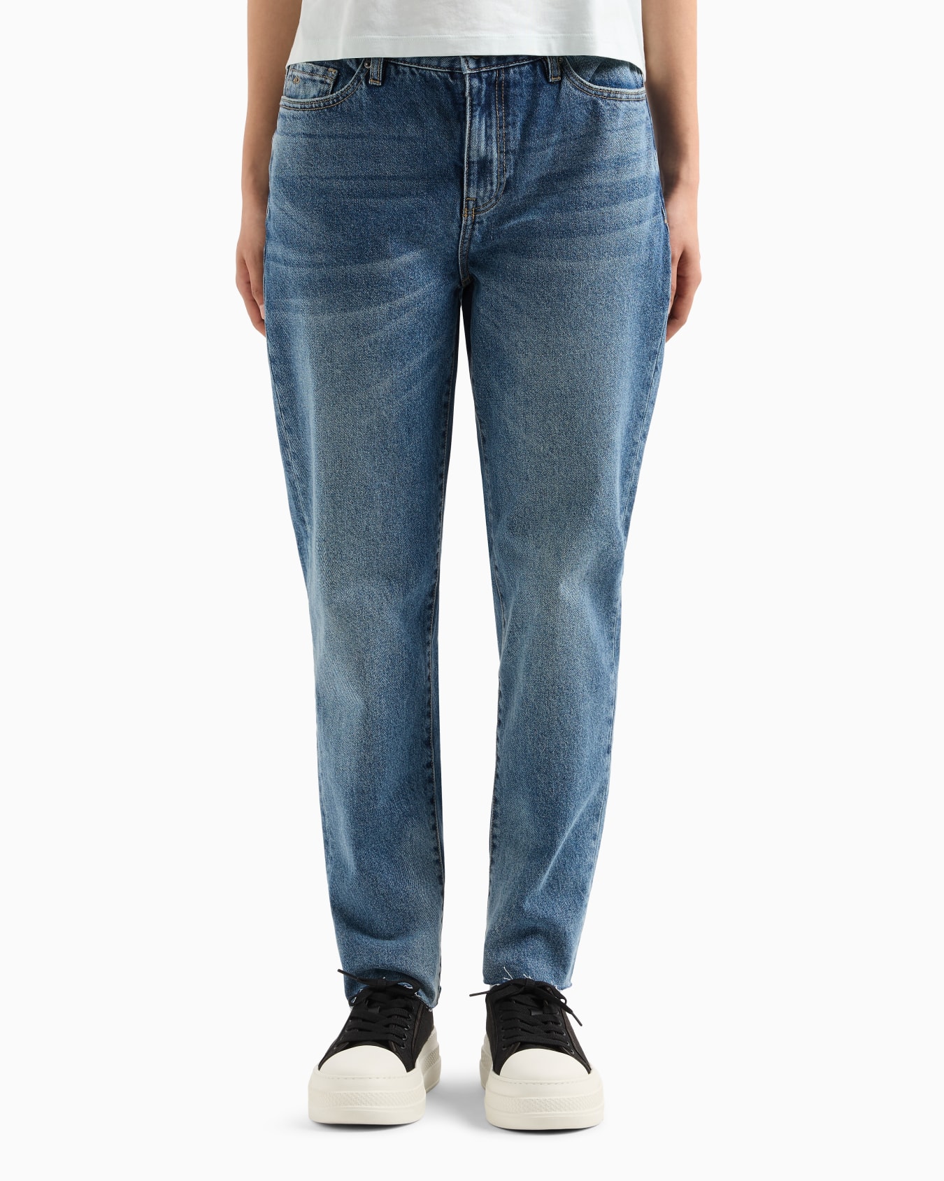 Boyfriend jeans in stiff cotton with used effect Slide 3