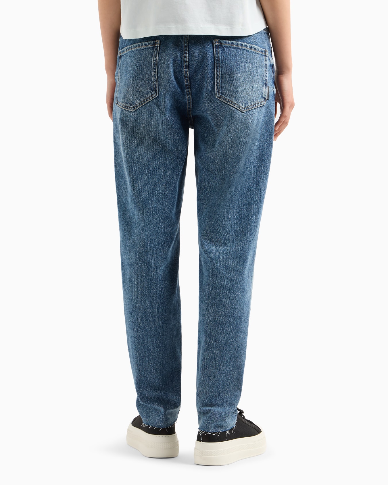 Boyfriend jeans in stiff cotton with used effect Slide 2
