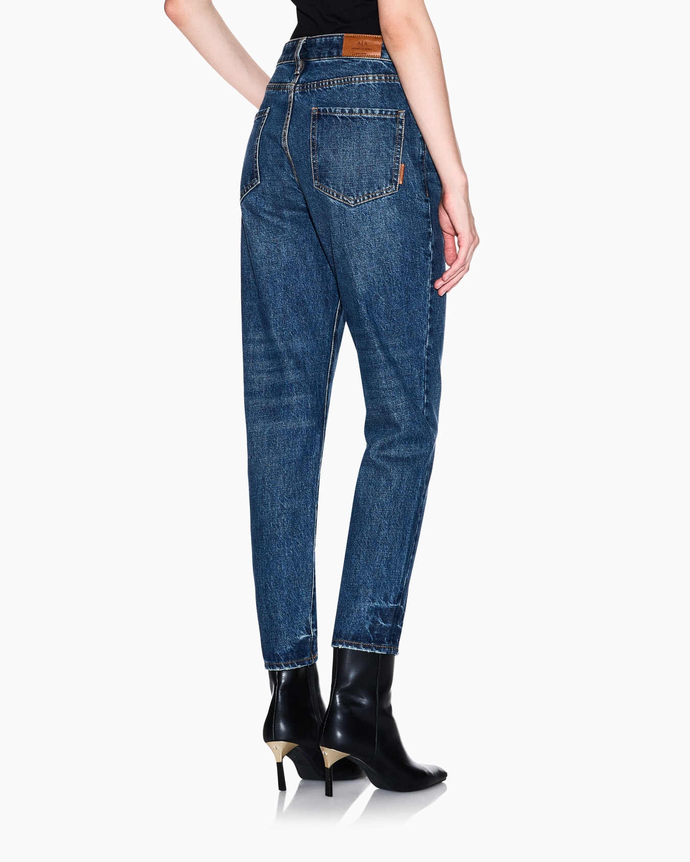 Boyfriendjeans aus steifem Denim Folie 2
