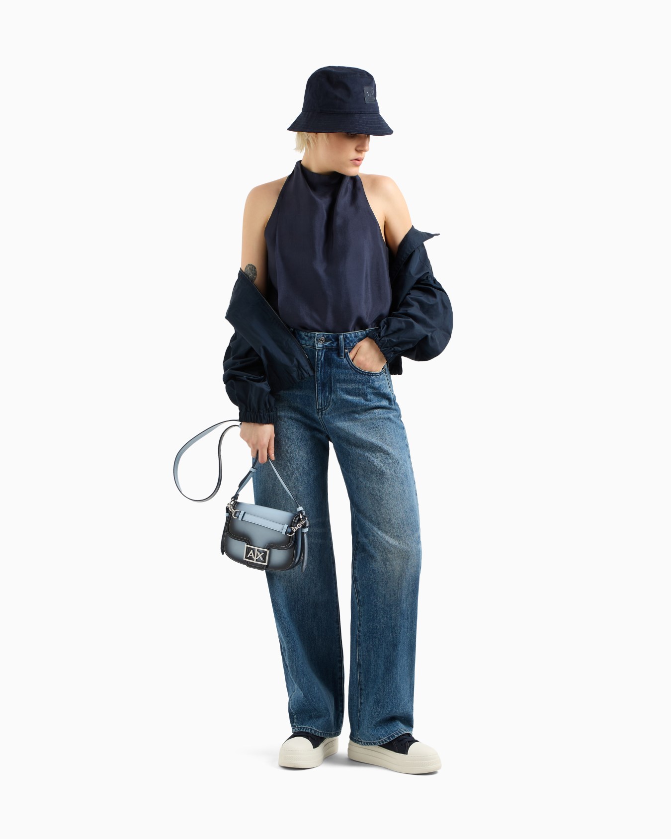 Relaxed fit jeans in indigo denim Slide 1