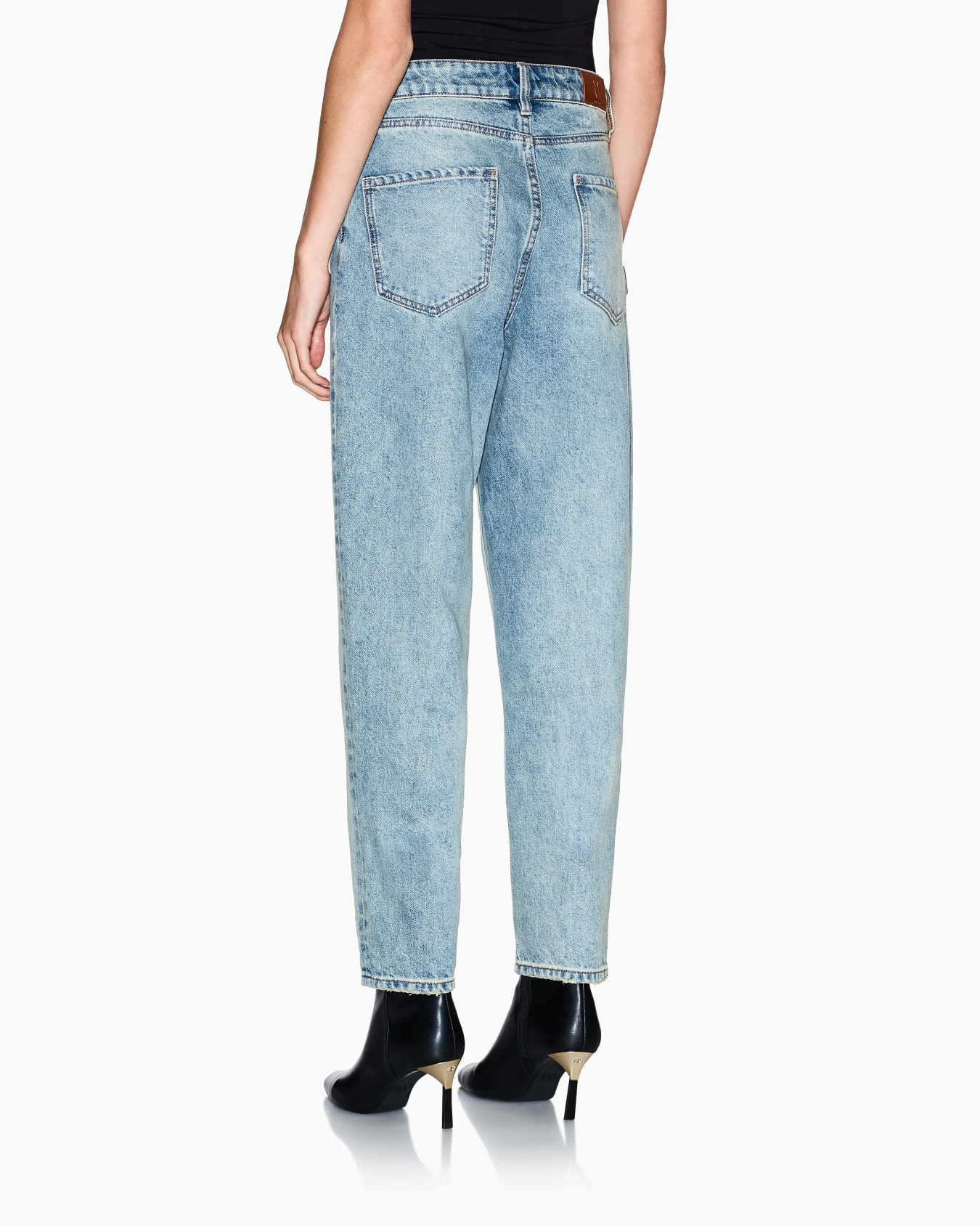 Tapered Jeans Slide 2