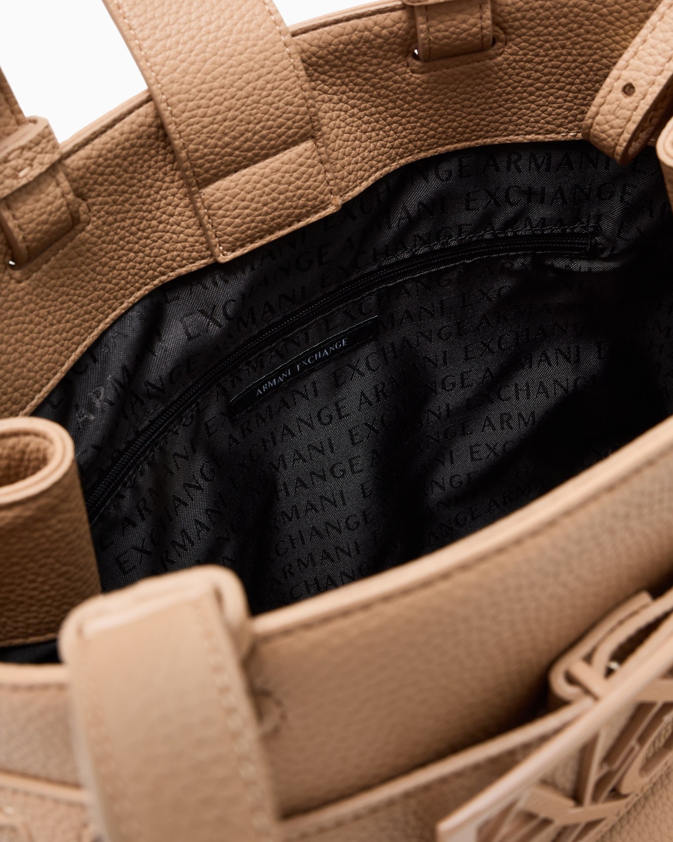 Shoppers in technical fabric Slide 3