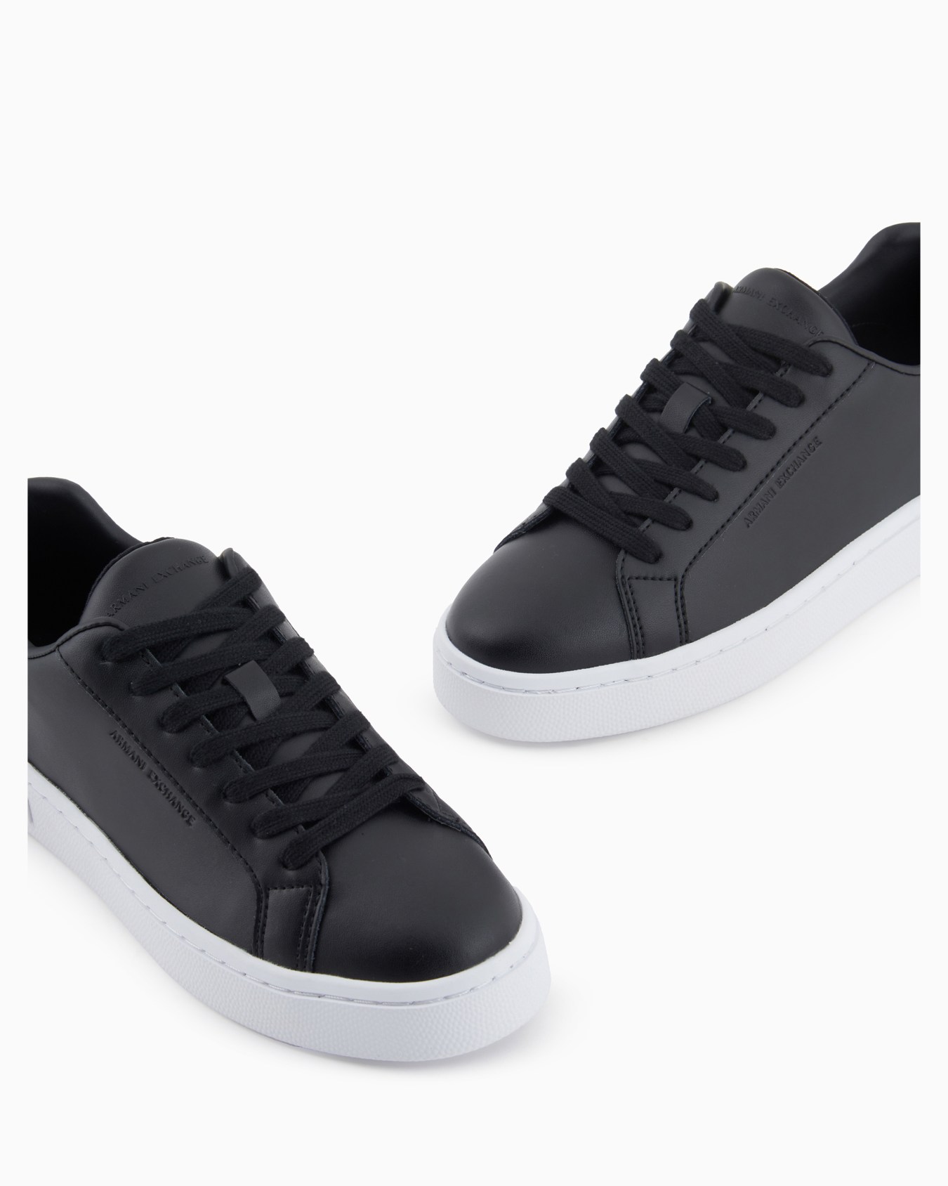 Sneakers with laces and logo Slide 4