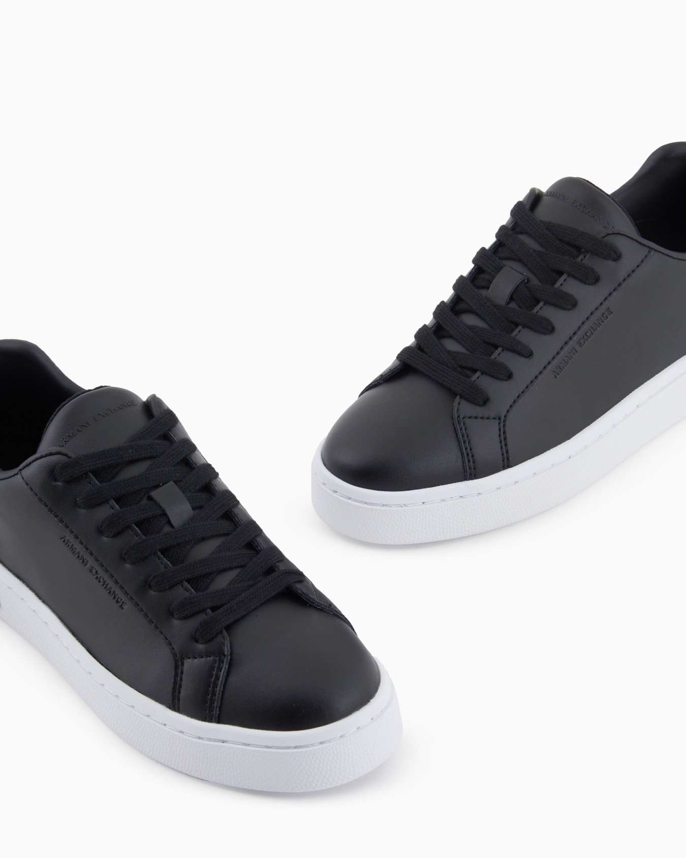 Sneakers with laces and logo Slide 4