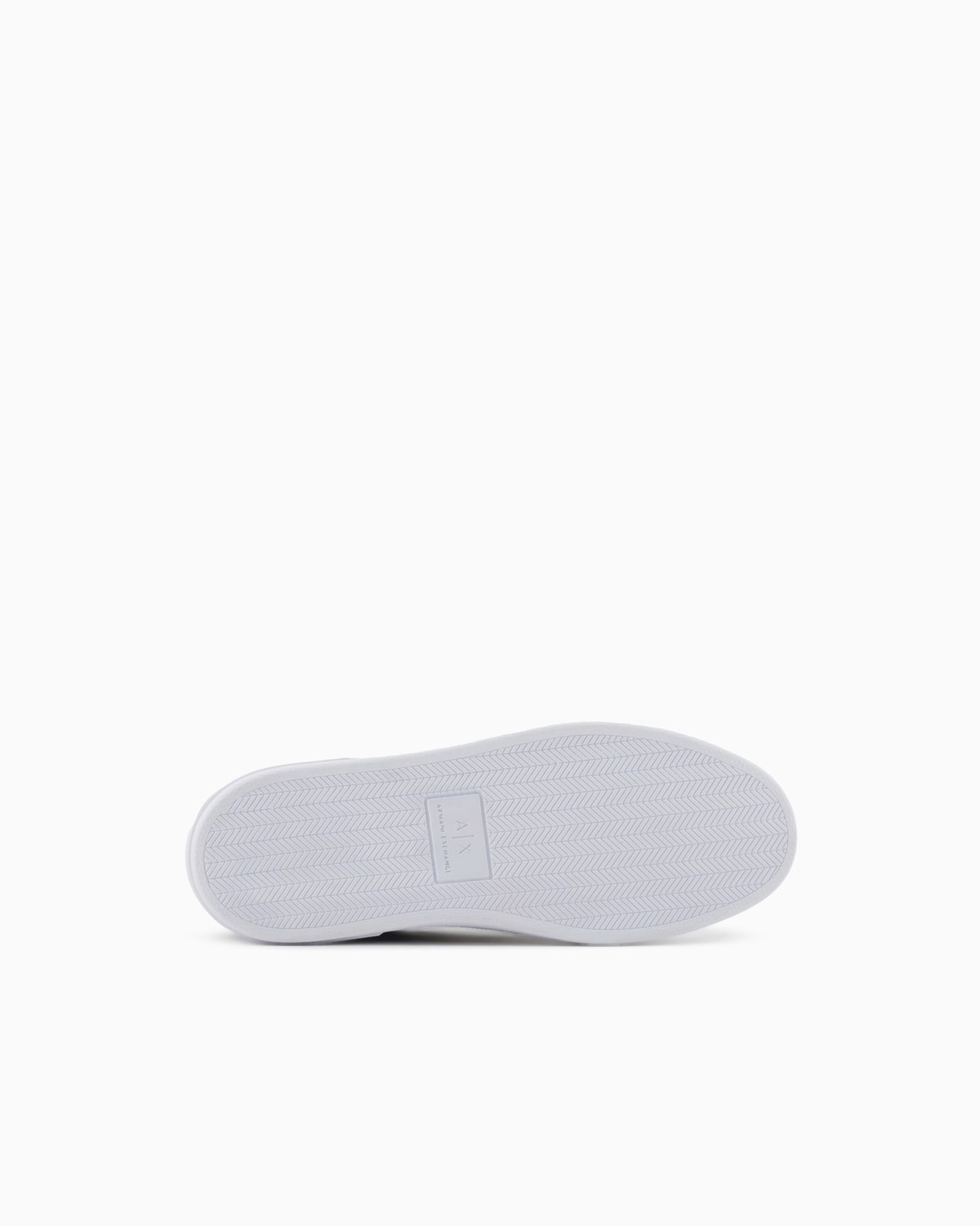 Sneakers with laces and logo Slide 5