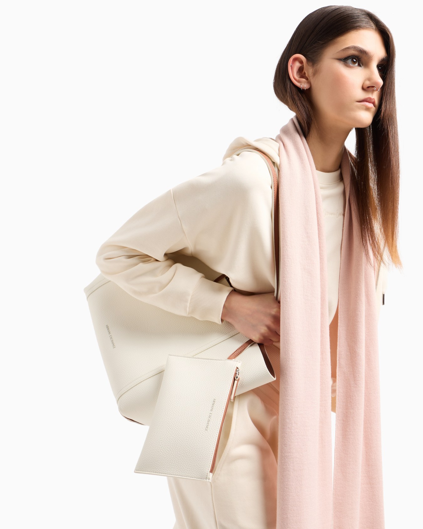 Reversible shopper with logo and clutch Slide 6