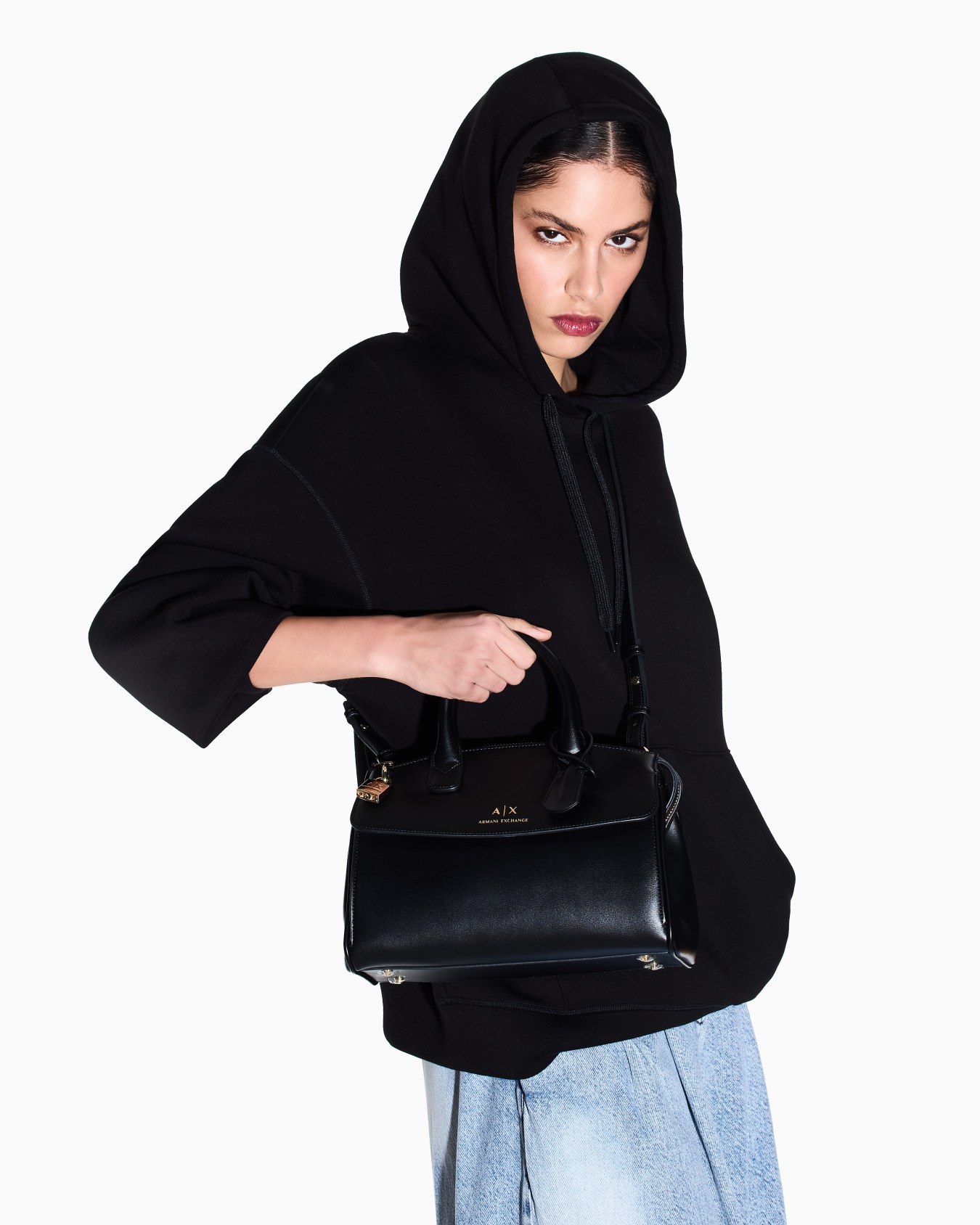 Top handles in technical fabric Slide 5